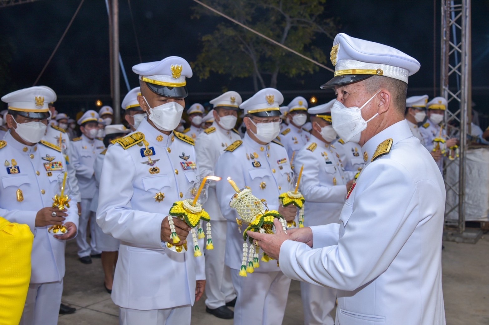 ???พช.ฉะเชิงเทรา ร่วมพิธีถวายเครื่องราชสักการะ และจุดเทียนถวายพระพรชัยมงคลพระบาทสมเด็จพระเจ้าอยู่หัว เนื่องในโอกาสวันเฉลิมพระชนมพรรษา 28 กรกฎาคม 2565