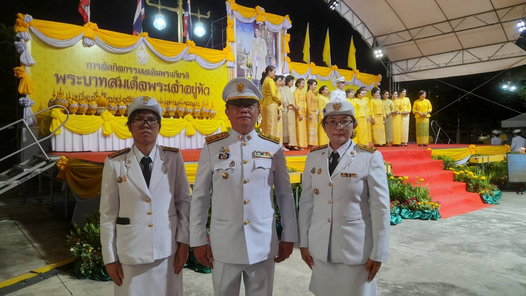 ???พช.ฉะเชิงเทรา ร่วมพิธีถวายเครื่องราชสักการะ และจุดเทียนถวายพระพรชัยมงคลพระบาทสมเด็จพระเจ้าอยู่หัว เนื่องในโอกาสวันเฉลิมพระชนมพรรษา 28 กรกฎาคม 2565