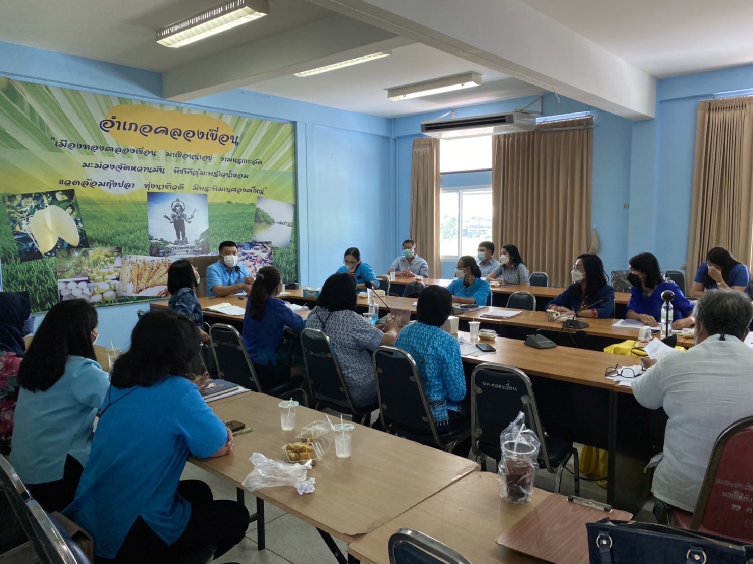 ???130 ปี กระทรวงมหาดไทย ? ฉะเชิงเทรา :แม่น้ำบางปะกงแหล่งชีวิต พระศักดิ์สิทธิ์หลวงพ่อโสธร พระยาศรีสุนทรปราชญ์ภาษาไทย เขาอ่างฤาไนป่าสมบูรณ์ ? ? ???พช. ฉะเชิงเทรา ประชุมนิเทศ ติดตาม ส่งเสริม และสนับสนุน งานพัฒนาชุมชน 2565 : กลุ่มโซนมัชฌิมา ?