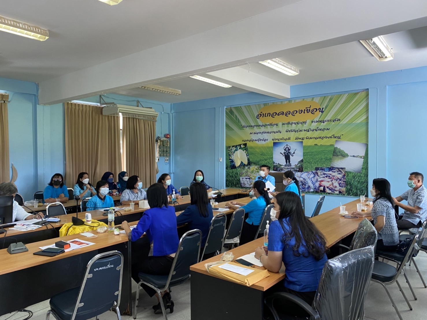 ???130 ปี กระทรวงมหาดไทย ? ฉะเชิงเทรา :แม่น้ำบางปะกงแหล่งชีวิต พระศักดิ์สิทธิ์หลวงพ่อโสธร พระยาศรีสุนทรปราชญ์ภาษาไทย เขาอ่างฤาไนป่าสมบูรณ์ ? ? ???พช. ฉะเชิงเทรา ประชุมนิเทศ ติดตาม ส่งเสริม และสนับสนุน งานพัฒนาชุมชน 2565 : กลุ่มโซนมัชฌิมา ?