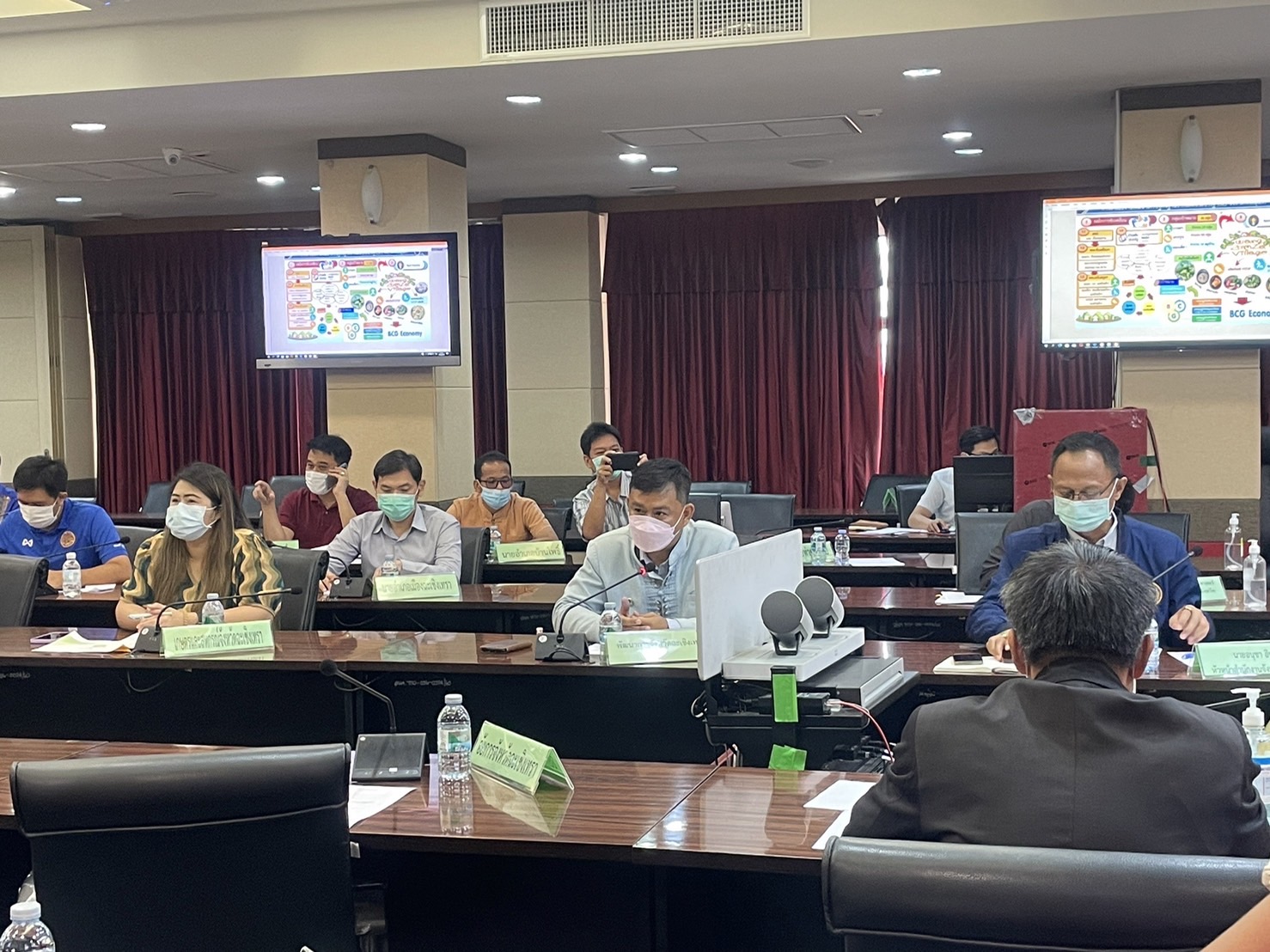 ???130 ปี กระทรวงมหาดไทย ? ฉะเชิงเทรา :แม่น้ำบางปะกงแหล่งชีวิต พระศักดิ์สิทธิ์หลวงพ่อโสธร พระยาศรีสุนทรปราชญ์ภาษาไทย เขาอ่างฤาไนป่าสมบูรณ์ ? ? ???พช. ฉะเชิงเทรา ร่วมประชุมคณะกรรมการประสานและขับเคลื่อนนโยบายสานพลังประชารัฐ ประจําจังหวัดฉะเชิงเทรา