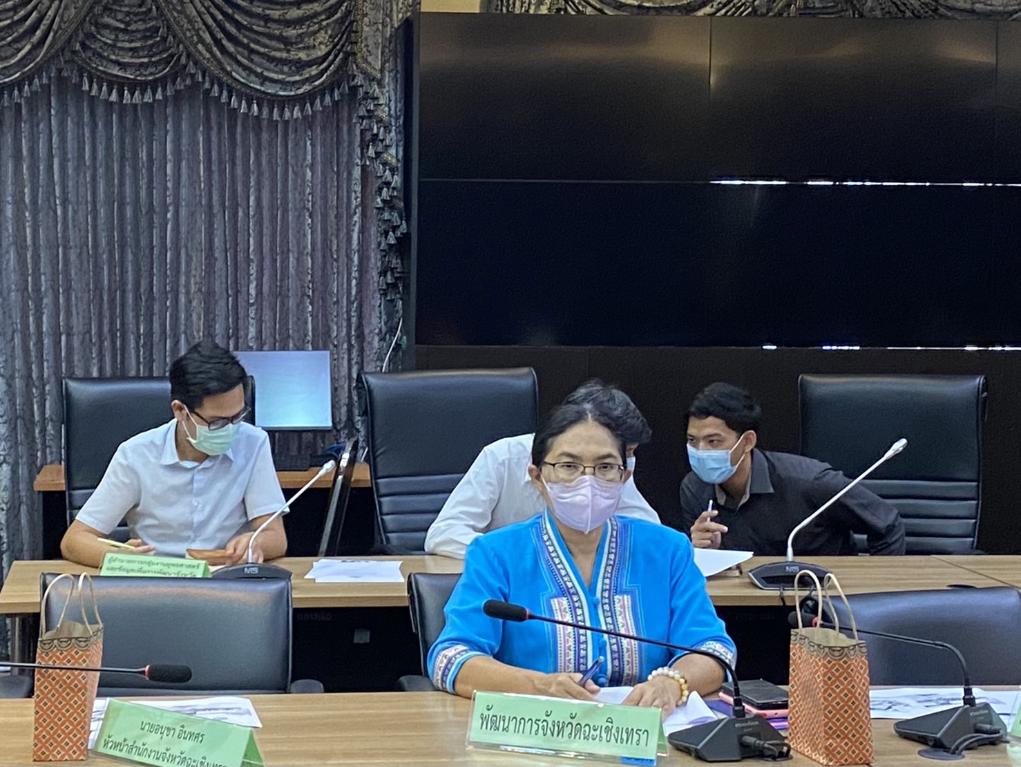 ???130 ปี กระทรวงมหาดไทย ? ฉะเชิงเทรา :แม่น้ำบางปะกงแหล่งชีวิต พระศักดิ์สิทธิ์หลวงพ่อโสธร พระยาศรีสุนทรปราชญ์ภาษาไทย เขาอ่างฤาไนป่าสมบูรณ์ ? ? ???พช. ฉะเชิงเทรา ร่วมประชุมติดตามผลการดำเนินงานพื้นที่โครงการบริหารจัดการอย่างยั่งยืน ผ่านระบบ Video Conference