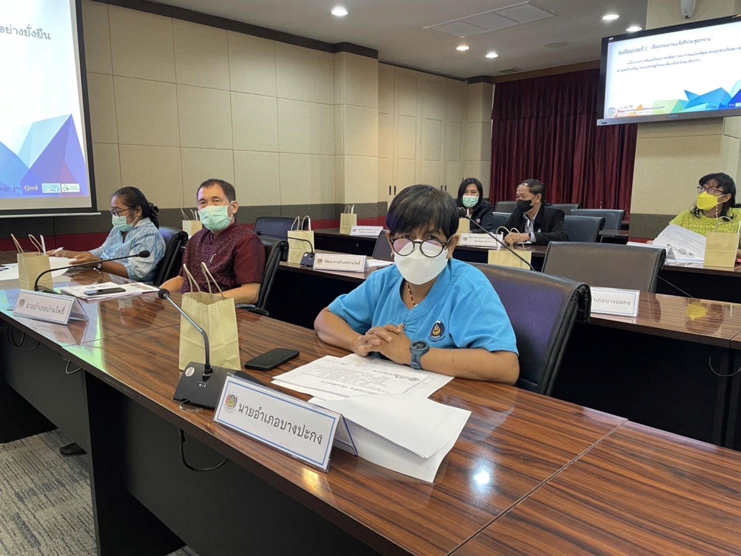 ???130 ปี กระทรวงมหาดไทย ? ฉะเชิงเทรา :แม่น้ำบางปะกงแหล่งชีวิต พระศักดิ์สิทธิ์หลวงพ่อโสธร พระยาศรีสุนทรปราชญ์ภาษาไทย เขาอ่างฤาไนป่าสมบูรณ์ ? ? ???พช. ฉะเชิงเทรา ประชุมคณะกรรมการบริหารศูนย์อำนวยการขจัดความยากจนและพัฒนาคนทุกช่วงวัยอย่างยั่งยืนตามหลักปรัชญาของเศรษฐกิจพอเพียงระดับจังหวัด (ศจพ.จ) ครั้งที่ 3/2565