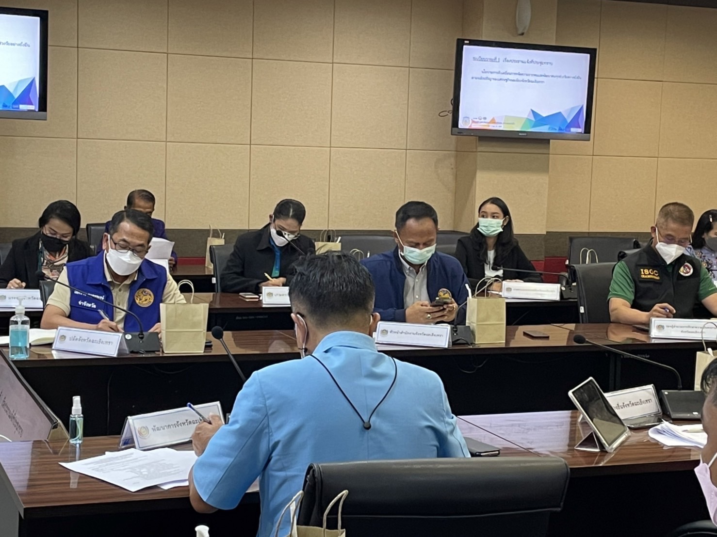 ???130 ปี กระทรวงมหาดไทย ? ฉะเชิงเทรา :แม่น้ำบางปะกงแหล่งชีวิต พระศักดิ์สิทธิ์หลวงพ่อโสธร พระยาศรีสุนทรปราชญ์ภาษาไทย เขาอ่างฤาไนป่าสมบูรณ์ ? ? ???พช. ฉะเชิงเทรา ประชุมคณะกรรมการบริหารศูนย์อำนวยการขจัดความยากจนและพัฒนาคนทุกช่วงวัยอย่างยั่งยืนตามหลักปรัชญาของเศรษฐกิจพอเพียงระดับจังหวัด (ศจพ.จ) ครั้งที่ 3/2565