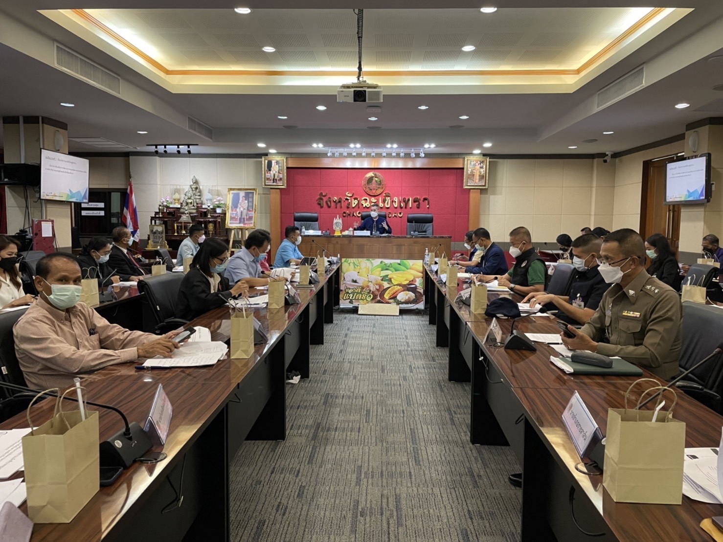 ???130 ปี กระทรวงมหาดไทย ? ฉะเชิงเทรา :แม่น้ำบางปะกงแหล่งชีวิต พระศักดิ์สิทธิ์หลวงพ่อโสธร พระยาศรีสุนทรปราชญ์ภาษาไทย เขาอ่างฤาไนป่าสมบูรณ์ ? ? ???พช. ฉะเชิงเทรา ประชุมคณะกรรมการบริหารศูนย์อำนวยการขจัดความยากจนและพัฒนาคนทุกช่วงวัยอย่างยั่งยืนตามหลักปรัชญาของเศรษฐกิจพอเพียงระดับจังหวัด (ศจพ.จ) ครั้งที่ 3/2565