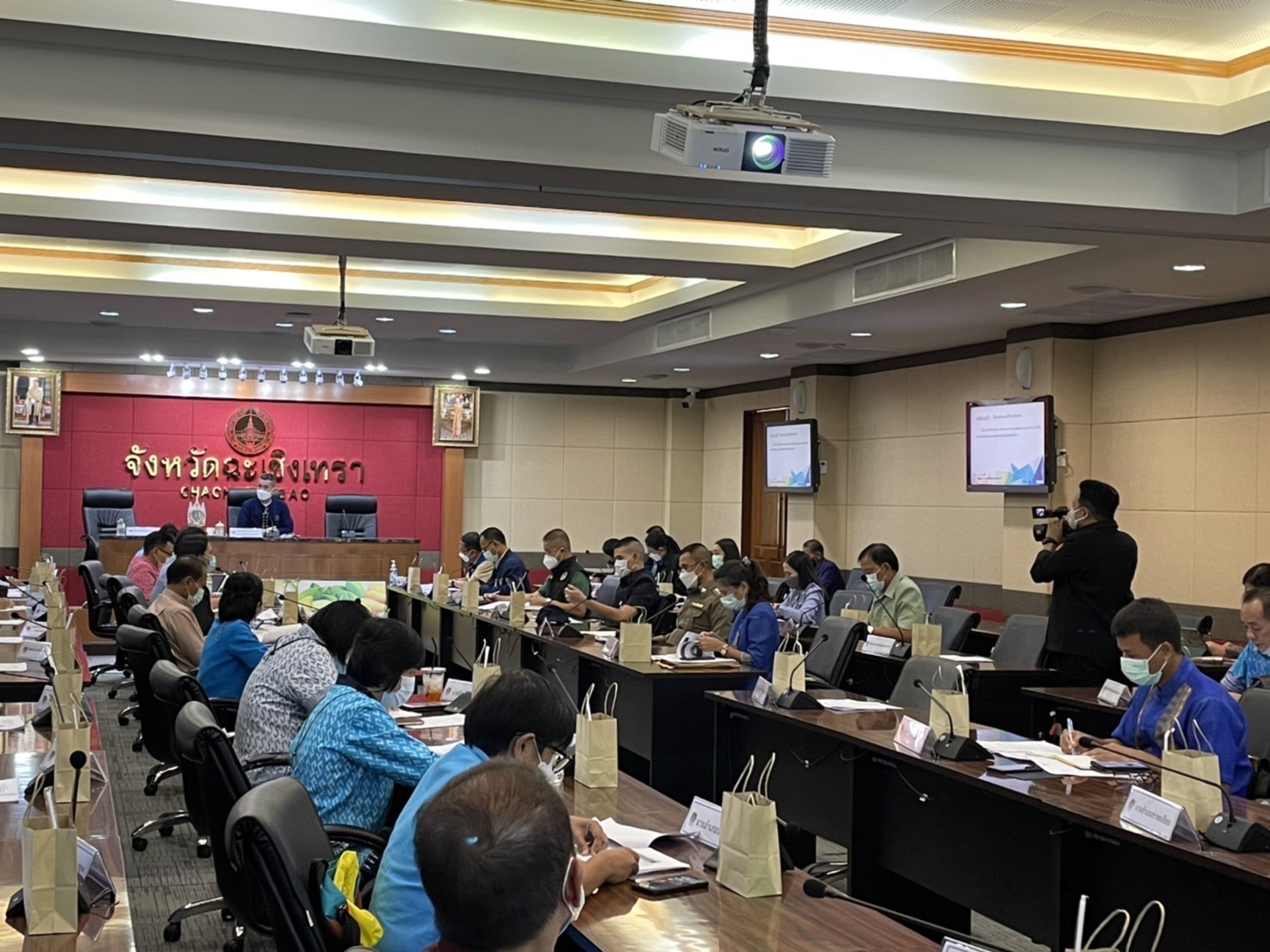 ???130 ปี กระทรวงมหาดไทย ? ฉะเชิงเทรา :แม่น้ำบางปะกงแหล่งชีวิต พระศักดิ์สิทธิ์หลวงพ่อโสธร พระยาศรีสุนทรปราชญ์ภาษาไทย เขาอ่างฤาไนป่าสมบูรณ์ ? ? ???พช. ฉะเชิงเทรา ประชุมคณะกรรมการบริหารศูนย์อำนวยการขจัดความยากจนและพัฒนาคนทุกช่วงวัยอย่างยั่งยืนตามหลักปรัชญาของเศรษฐกิจพอเพียงระดับจังหวัด (ศจพ.จ) ครั้งที่ 3/2565