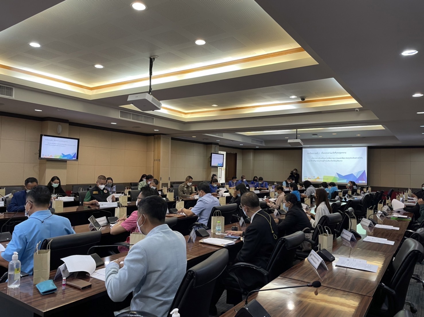 ???130 ปี กระทรวงมหาดไทย ? ฉะเชิงเทรา :แม่น้ำบางปะกงแหล่งชีวิต พระศักดิ์สิทธิ์หลวงพ่อโสธร พระยาศรีสุนทรปราชญ์ภาษาไทย เขาอ่างฤาไนป่าสมบูรณ์ ? ? ???พช. ฉะเชิงเทรา ประชุมคณะกรรมการบริหารศูนย์อำนวยการขจัดความยากจนและพัฒนาคนทุกช่วงวัยอย่างยั่งยืนตามหลักปรัชญาของเศรษฐกิจพอเพียงระดับจังหวัด (ศจพ.จ) ครั้งที่ 3/2565