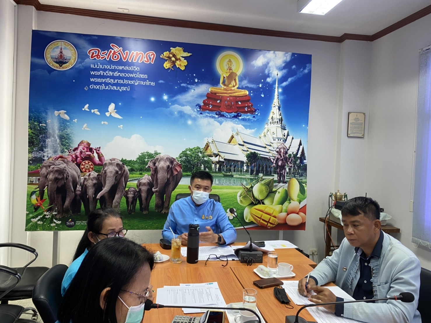 ???130 ปี กระทรวงมหาดไทย ? ฉะเชิงเทรา :แม่น้ำบางปะกงแหล่งชีวิต พระศักดิ์สิทธิ์หลวงพ่อโสธร พระยาศรีสุนทรปราชญ์ภาษาไทย เขาอ่างฤาไนป่าสมบูรณ์ ? ? ???พช. ฉะเชิงเทรา การประชุมคณะกรรมการอำนวยการรับสมัครและสอบคัดเลือกบุคคลเพื่อแต่งตั้งเป็นอาสาพัฒนา (อสพ.) รุ่นที่ 74