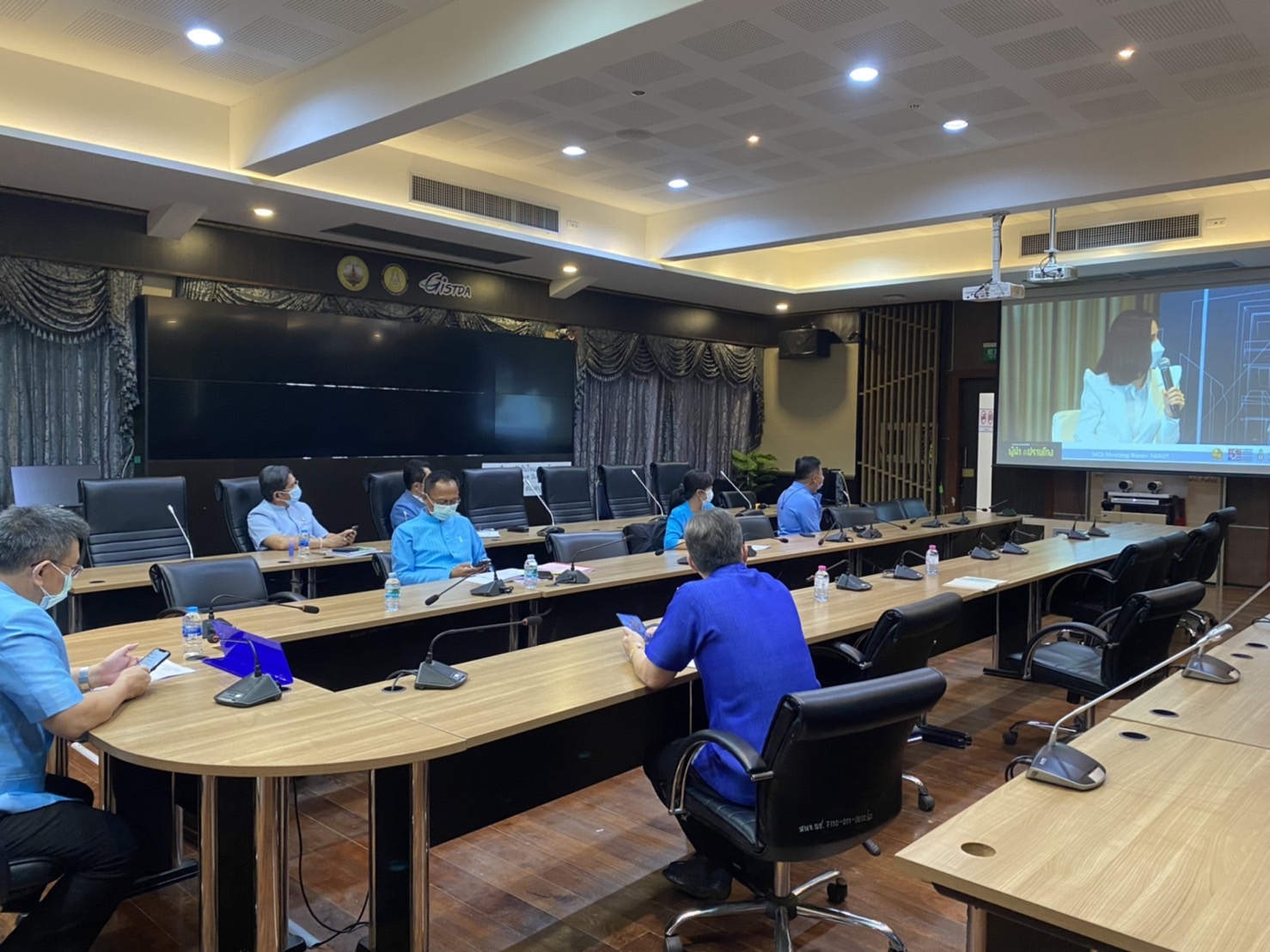 ???130 ปี กระทรวงมหาดไทย ? ฉะเชิงเทรา :แม่น้ำบางปะกงแหล่งชีวิต พระศักดิ์สิทธิ์หลวงพ่อโสธร พระยาศรีสุนทรปราชญ์ภาษาไทย เขาอ่างฤาไนป่าสมบูรณ์ ? ? ???พช. ฉะเชิงเทรา ร่วมประชุมรับฟังการเสวนาออนไลน์หัวข้อ “ผู้นำ…กับการปราบโกง!!” และการประชุมขับเคลื่อนและติดตามนโยบายของรัฐบาลและภารกิจสำคัญของกระทรวงมหาดไทย ประจําปีงบประมาณ พ.ศ. 2565 (เดือนสิงหาคม 2565) ผ่านระบบวีดิทัศน์ทางไกล (VCS)