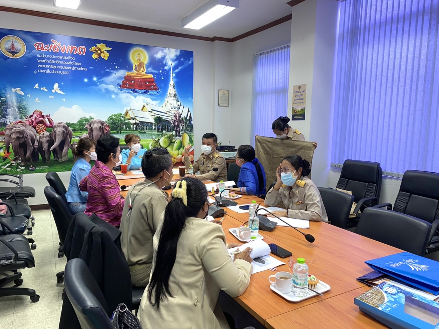 ???130 ปี กระทรวงมหาดไทย ? ฉะเชิงเทรา :แม่น้ำบางปะกงแหล่งชีวิต พระศักดิ์สิทธิ์หลวงพ่อโสธร พระยาศรีสุนทรปราชญ์ภาษาไทย เขาอ่างฤาไนป่าสมบูรณ์ ? ? ???พช. ฉะเชิงเทรา ประชุมคณะกรรมการประกวดลายผ้าพระราชทาน “ผ้าขิดลายนารีรัตนราชกัญญา” จังหวัดฉะเชิงเทรา ครั้งที่ 1/2565