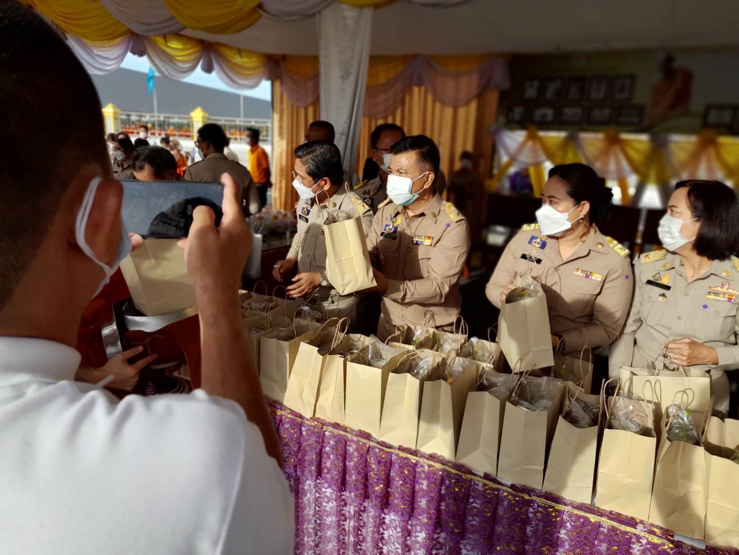 ???130 ปี กระทรวงมหาดไทย ? ฉะเชิงเทรา :แม่น้ำบางปะกงแหล่งชีวิต พระศักดิ์สิทธิ์หลวงพ่อโสธร พระยาศรีสุนทรปราชญ์ภาษาไทย เขาอ่างฤาไนป่าสมบูรณ์ ? ? ????พช. ฉะเชิงเทรา ร่วมพิธีทำบุญทักษิณานุประทาน เพื่อถวายอุทิศแด่พระธรรมมังคลาจารย์ อดีตเจ้าอาวาสวัดโสธรวราราม วรวิหาร และอดีตที่ปรึกษาเจ้าคณะภาค 12 พิธีบวงสรวงสิ่งศักดิ์สิทธิ์ พิธีถวายเทียนพรรษามหามงคลเพื่อแผ่นดิน ปี 2565 พิธียกช่อฟ้าอาคารพิพิธภัณฑ์และหอสมุด และพิธีหล่อรูปเหมือนพระธรรมมังคลาจารย์ วิ. (ประยงค์ ปิยวณฺโณ)