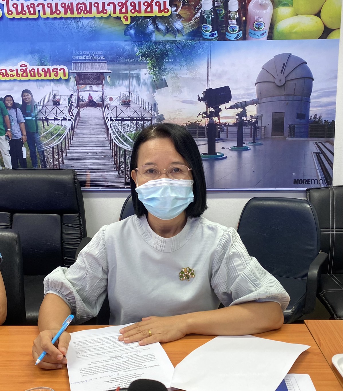 ???130 ปี กระทรวงมหาดไทย ? ฉะเชิงเทรา :แม่น้ำบางปะกงแหล่งชีวิต พระศักดิ์สิทธิ์หลวงพ่อโสธร พระยาศรีสุนทรปราชญ์ภาษาไทย เขาอ่างฤาไนป่าสมบูรณ์ ? ? ??พช.ฉะเชิงเทรา ประชุมผู้อำนวยการกลุ่มงาน,นักวิชาการพัฒนาชุมชน และเจ้าหน้าที่พัฒนาชุมชนจังหวัดฉะเชิงเทรา ครั้งที่ 8/2565