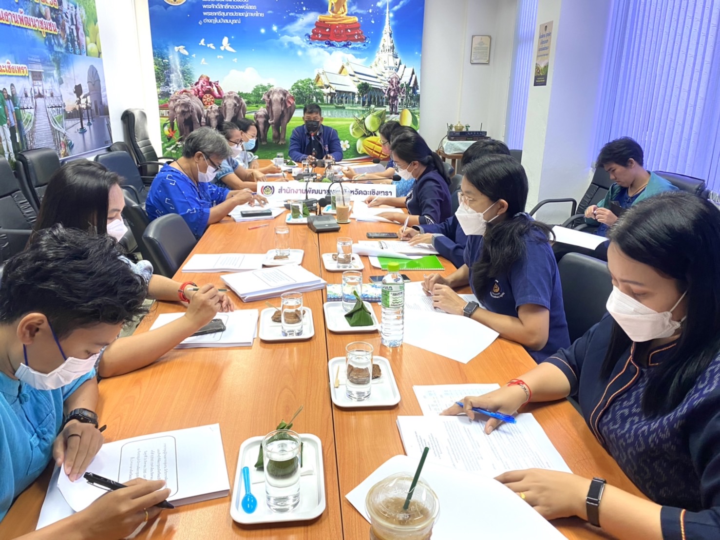 ???130 ปี กระทรวงมหาดไทย ? ฉะเชิงเทรา :แม่น้ำบางปะกงแหล่งชีวิต พระศักดิ์สิทธิ์หลวงพ่อโสธร พระยาศรีสุนทรปราชญ์ภาษาไทย เขาอ่างฤาไนป่าสมบูรณ์ ? ? ??พช.ฉะเชิงเทรา ประชุมผู้อำนวยการกลุ่มงาน,นักวิชาการพัฒนาชุมชน และเจ้าหน้าที่พัฒนาชุมชนจังหวัดฉะเชิงเทรา ครั้งที่ 8/2565