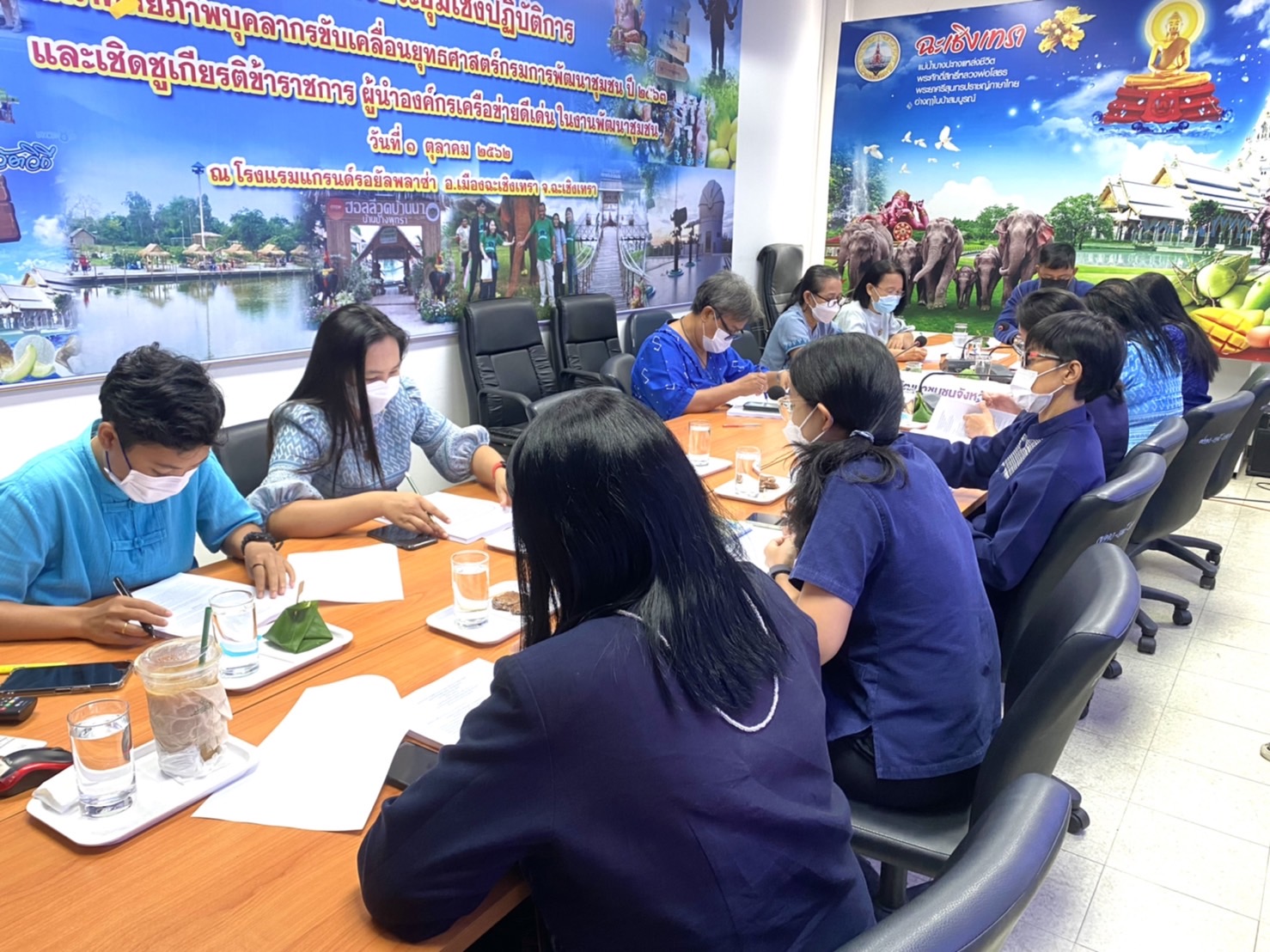 ???130 ปี กระทรวงมหาดไทย ? ฉะเชิงเทรา :แม่น้ำบางปะกงแหล่งชีวิต พระศักดิ์สิทธิ์หลวงพ่อโสธร พระยาศรีสุนทรปราชญ์ภาษาไทย เขาอ่างฤาไนป่าสมบูรณ์ ? ? ??พช.ฉะเชิงเทรา ประชุมผู้อำนวยการกลุ่มงาน,นักวิชาการพัฒนาชุมชน และเจ้าหน้าที่พัฒนาชุมชนจังหวัดฉะเชิงเทรา ครั้งที่ 8/2565