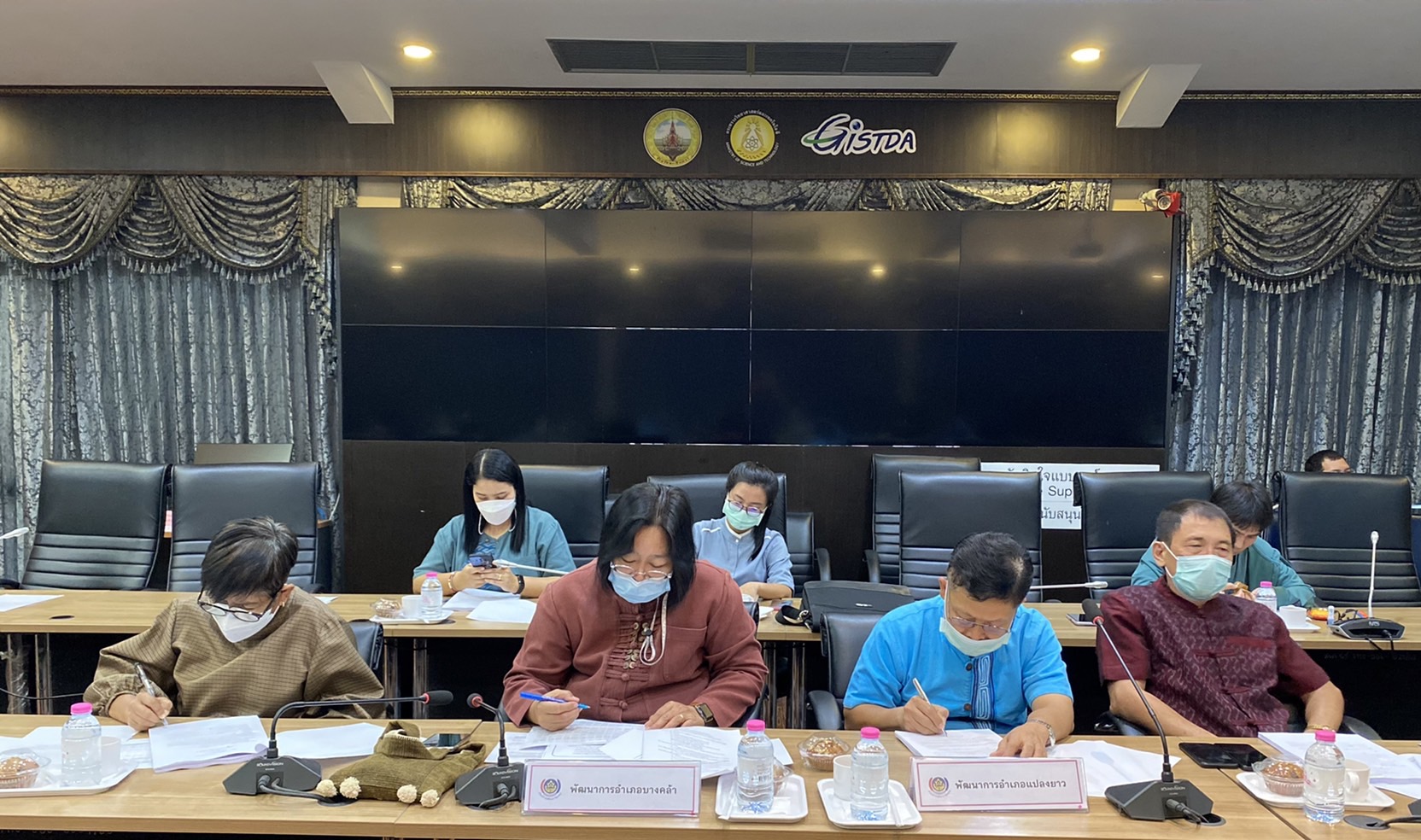 ???130 ปี กระทรวงมหาดไทย ? ฉะเชิงเทรา :แม่น้ำบางปะกงแหล่งชีวิต พระศักดิ์สิทธิ์หลวงพ่อโสธร พระยาศรีสุนทรปราชญ์ภาษาไทย เขาอ่างฤาไนป่าสมบูรณ์ ? ? ??พช.ฉะเชิงเทรา ประชุมผู้บริหาร,นักวิชาการพัฒนาชุมชน และเจ้าหน้าที่พัฒนาชุมชนจังหวัดฉะเชิงเทรา ครั้งที่ 8/2565