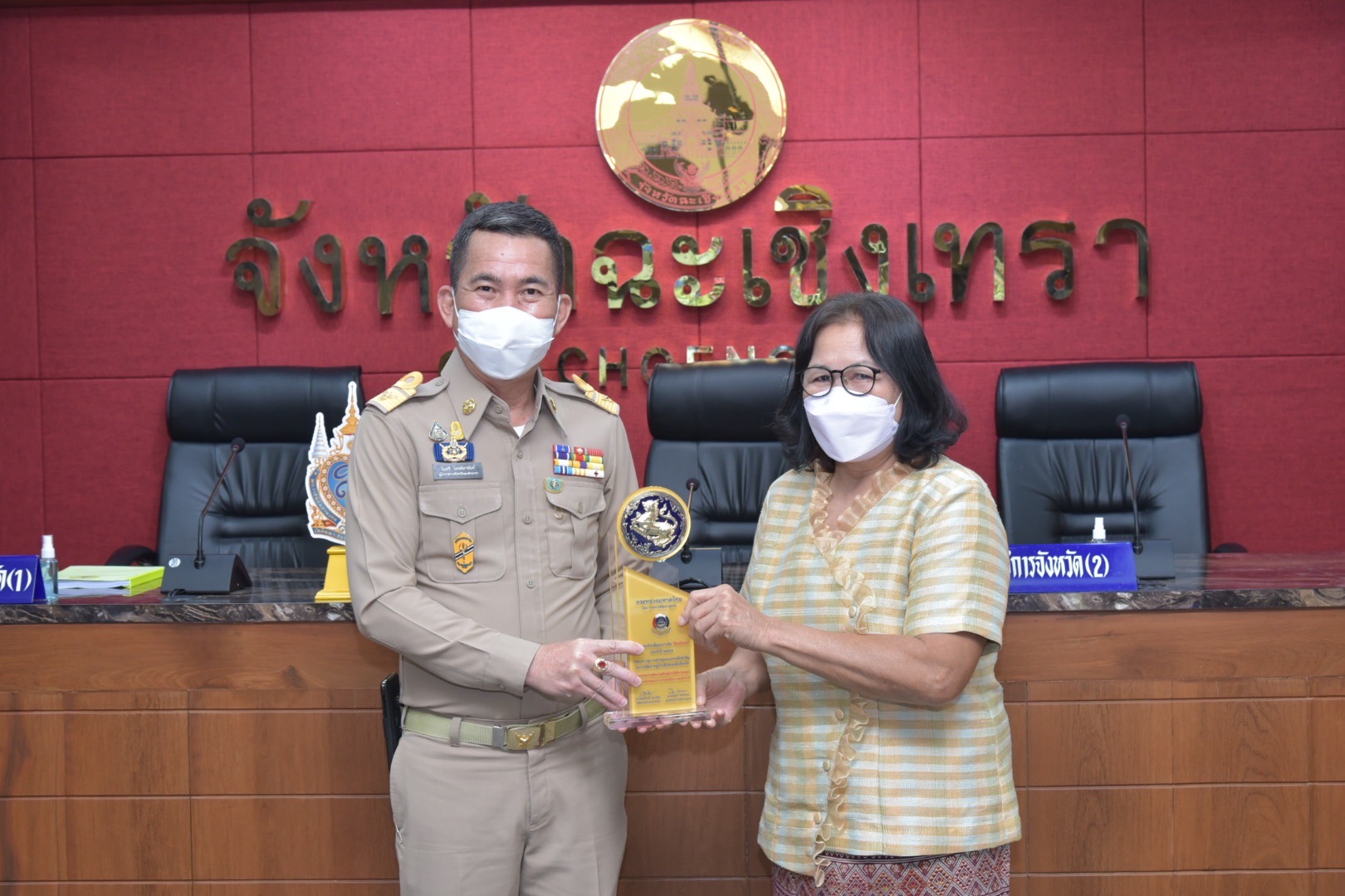 ???130 ปี กระทรวงมหาดไทย ? ฉะเชิงเทรา :แม่น้ำบางปะกงแหล่งชีวิต พระศักดิ์สิทธิ์หลวงพ่อโสธร พระยาศรีสุนทรปราชญ์ภาษาไทย เขาอ่างฤาไนป่าสมบูรณ์ ? ? ??สำนักงานพัฒนาชุมชนจังหวัดฉะเชิงเทรา มอบโล่รางวัลการคัดสรรกิจกรรมพัฒนาชุมชนดีเด่น ระดับจังหวัด ประจำปี 2565