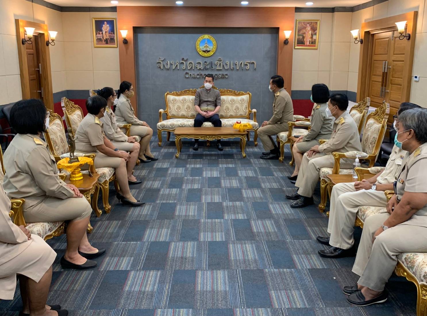 ???130 ปี กระทรวงมหาดไทย ? ฉะเชิงเทรา :แม่น้ำบางปะกงแหล่งชีวิต พระศักดิ์สิทธิ์หลวงพ่อโสธร พระยาศรีสุนทรปราชญ์ภาษาไทย เขาอ่างฤาไนป่าสมบูรณ์ ? ? ?พช.ฉะเชิงเทรา เข้าแสดงมุทิตาจิต ผู้ว่าราชการจังหวัด และรองผู้ว่าราชการจังหวัด ในโอกาสเกษียณอายุราชการ