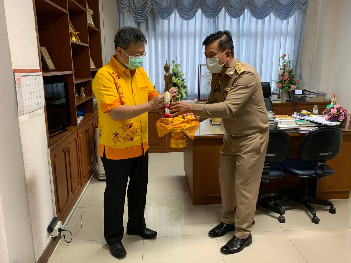 ???130 ปี กระทรวงมหาดไทย ? ฉะเชิงเทรา :แม่น้ำบางปะกงแหล่งชีวิต พระศักดิ์สิทธิ์หลวงพ่อโสธร พระยาศรีสุนทรปราชญ์ภาษาไทย เขาอ่างฤาไนป่าสมบูรณ์ ? ? ?พช.ฉะเชิงเทรา เข้าแสดงมุทิตาจิต ผู้ว่าราชการจังหวัด และรองผู้ว่าราชการจังหวัด ในโอกาสเกษียณอายุราชการ