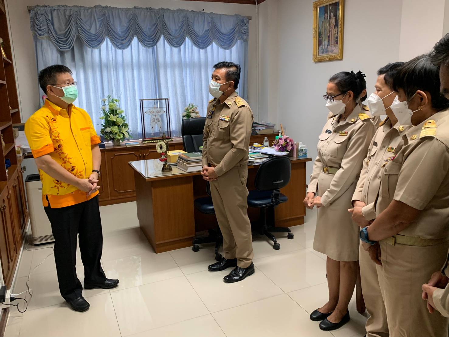 ???130 ปี กระทรวงมหาดไทย ? ฉะเชิงเทรา :แม่น้ำบางปะกงแหล่งชีวิต พระศักดิ์สิทธิ์หลวงพ่อโสธร พระยาศรีสุนทรปราชญ์ภาษาไทย เขาอ่างฤาไนป่าสมบูรณ์ ? ? ?พช.ฉะเชิงเทรา เข้าแสดงมุทิตาจิต ผู้ว่าราชการจังหวัด และรองผู้ว่าราชการจังหวัด ในโอกาสเกษียณอายุราชการ