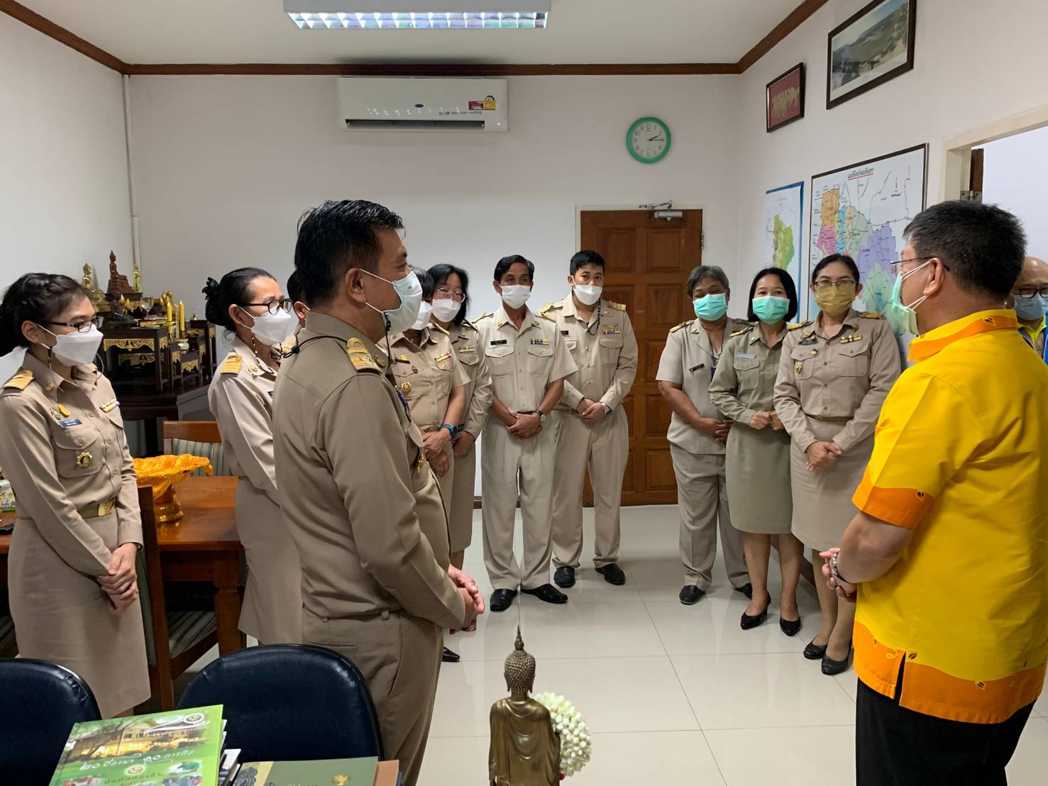 ???130 ปี กระทรวงมหาดไทย ? ฉะเชิงเทรา :แม่น้ำบางปะกงแหล่งชีวิต พระศักดิ์สิทธิ์หลวงพ่อโสธร พระยาศรีสุนทรปราชญ์ภาษาไทย เขาอ่างฤาไนป่าสมบูรณ์ ? ? ?พช.ฉะเชิงเทรา เข้าแสดงมุทิตาจิต ผู้ว่าราชการจังหวัด และรองผู้ว่าราชการจังหวัด ในโอกาสเกษียณอายุราชการ