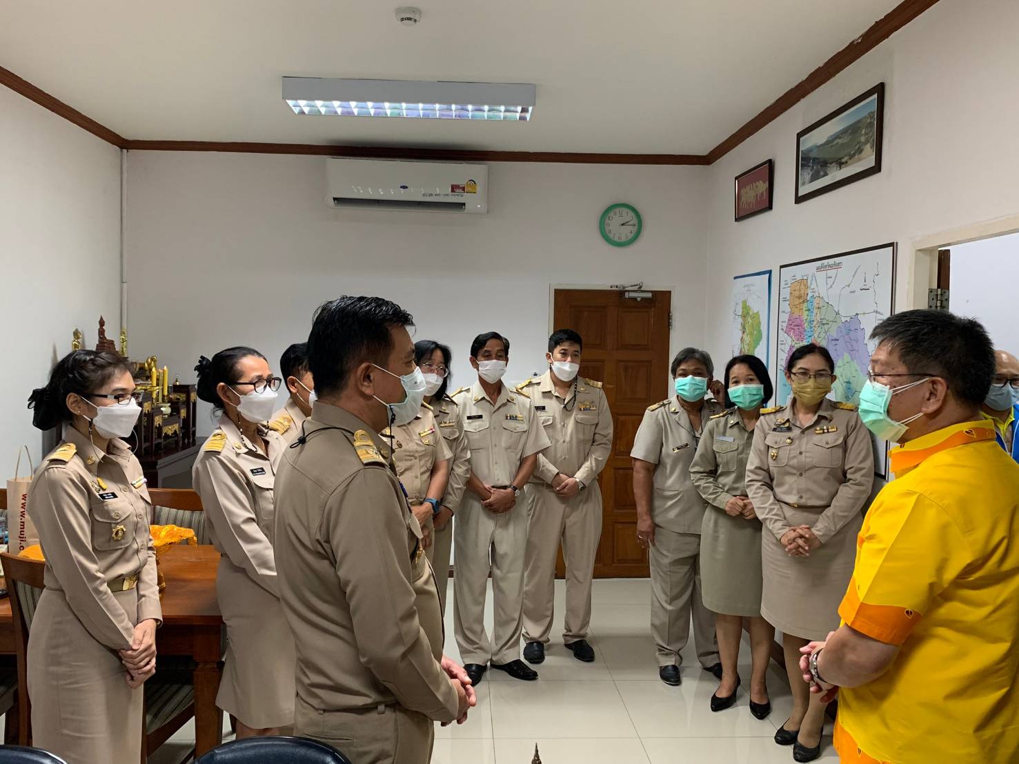 ???130 ปี กระทรวงมหาดไทย ? ฉะเชิงเทรา :แม่น้ำบางปะกงแหล่งชีวิต พระศักดิ์สิทธิ์หลวงพ่อโสธร พระยาศรีสุนทรปราชญ์ภาษาไทย เขาอ่างฤาไนป่าสมบูรณ์ ? ? ?พช.ฉะเชิงเทรา เข้าแสดงมุทิตาจิต ผู้ว่าราชการจังหวัด และรองผู้ว่าราชการจังหวัด ในโอกาสเกษียณอายุราชการ