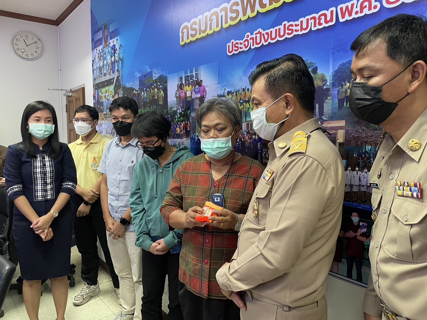 ???130 ปี กระทรวงมหาดไทย ? ฉะเชิงเทรา :แม่น้ำบางปะกงแหล่งชีวิต พระศักดิ์สิทธิ์หลวงพ่อโสธร พระยาศรีสุนทรปราชญ์ภาษาไทย เขาอ่างฤาไนป่าสมบูรณ์ ? ? ???พช.ฉะเชิงเทรา ประชุมกรมการพัฒนาชุมชนครั้งที่ 9/2565