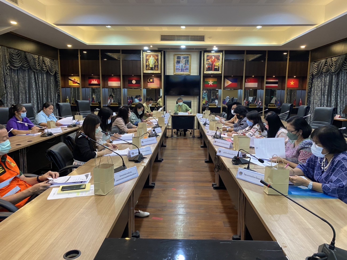 ???130 ปี กระทรวงมหาดไทย ? ฉะเชิงเทรา :แม่น้ำบางปะกงแหล่งชีวิต พระศักดิ์สิทธิ์หลวงพ่อโสธร พระยาศรีสุนทรปราชญ์ภาษาไทย เขาอ่างฤาไนป่าสมบูรณ์ ? ? ???พช.ฉะเชิงเทรา ประชุมคณะทำงานบริหารการจัดเก็บข้อมูล จปฐเพื่อนำเสนอผลการจัดเก็บและรับรองคุณภาพข้อมูล