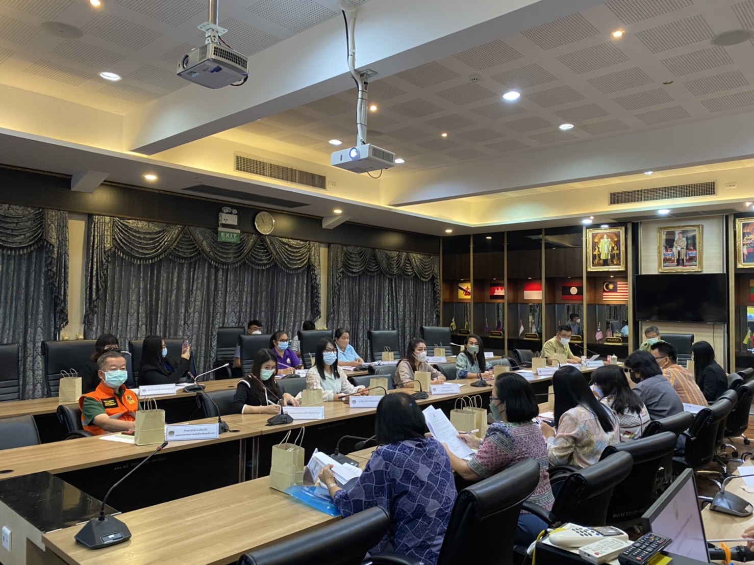 ???130 ปี กระทรวงมหาดไทย ? ฉะเชิงเทรา :แม่น้ำบางปะกงแหล่งชีวิต พระศักดิ์สิทธิ์หลวงพ่อโสธร พระยาศรีสุนทรปราชญ์ภาษาไทย เขาอ่างฤาไนป่าสมบูรณ์ ? ? ???พช.ฉะเชิงเทรา ประชุมคณะทำงานบริหารการจัดเก็บข้อมูล จปฐเพื่อนำเสนอผลการจัดเก็บและรับรองคุณภาพข้อมูล