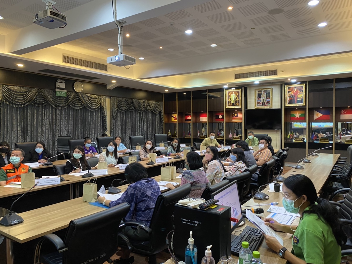 ???130 ปี กระทรวงมหาดไทย ? ฉะเชิงเทรา :แม่น้ำบางปะกงแหล่งชีวิต พระศักดิ์สิทธิ์หลวงพ่อโสธร พระยาศรีสุนทรปราชญ์ภาษาไทย เขาอ่างฤาไนป่าสมบูรณ์ ? ? ???พช.ฉะเชิงเทรา ประชุมคณะทำงานบริหารการจัดเก็บข้อมูล จปฐเพื่อนำเสนอผลการจัดเก็บและรับรองคุณภาพข้อมูล