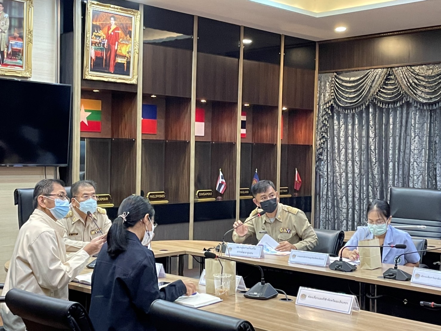 ???130 ปี กระทรวงมหาดไทย ? ฉะเชิงเทรา :แม่น้ำบางปะกงแหล่งชีวิต พระศักดิ์สิทธิ์หลวงพ่อโสธร พระยาศรีสุนทรปราชญ์ภาษาไทย เขาอ่างฤาไนป่าสมบูรณ์ ? ? ??ฉะเชิงเทรา จัดประชุมคณะกรรมการพัฒนาเศรษฐกิจฐานรากและประชารัฐ (E3)