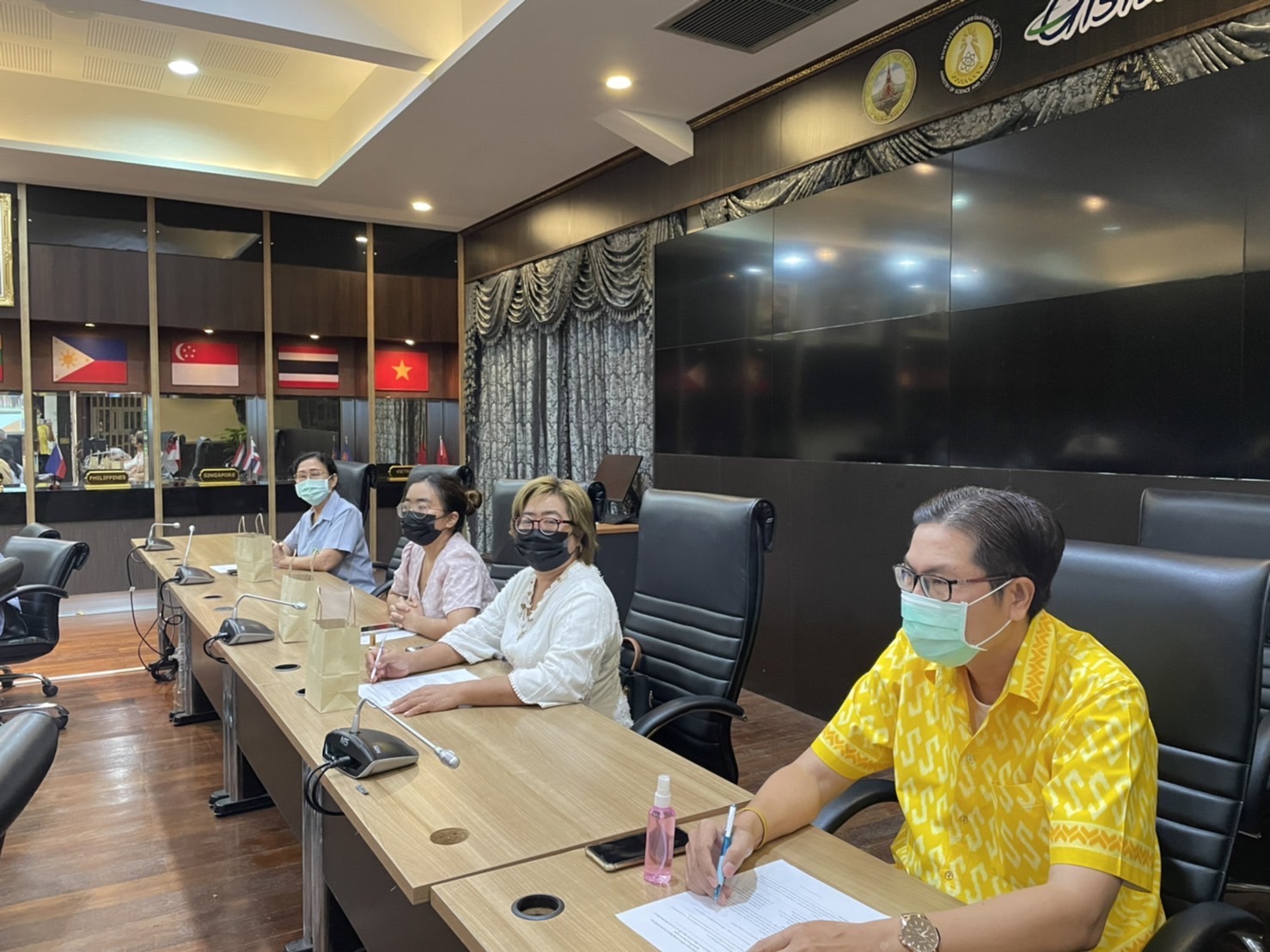 ???130 ปี กระทรวงมหาดไทย ? ฉะเชิงเทรา :แม่น้ำบางปะกงแหล่งชีวิต พระศักดิ์สิทธิ์หลวงพ่อโสธร พระยาศรีสุนทรปราชญ์ภาษาไทย เขาอ่างฤาไนป่าสมบูรณ์ ? ? ??ฉะเชิงเทรา จัดประชุมคณะกรรมการพัฒนาเศรษฐกิจฐานรากและประชารัฐ (E3)