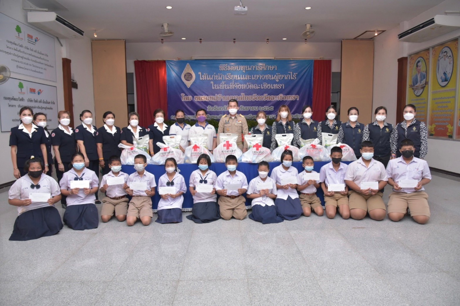 ???130 ปี กระทรวงมหาดไทย ? ฉะเชิงเทรา :แม่น้ำบางปะกงแหล่งชีวิต พระศักดิ์สิทธิ์หลวงพ่อโสธร พระยาศรีสุนทรปราชญ์ภาษาไทย เขาอ่างฤาไนป่าสมบูรณ์ ? ? ??‍??ผู้ว่าราชการจังหวัดฉะเชิงเทรา มอบทุนการศึกษาให้แก่นักเรียนและเยาวชนผู้ยากไร้ ในพื้นที่จังหวัดฉะเชิงเทรา