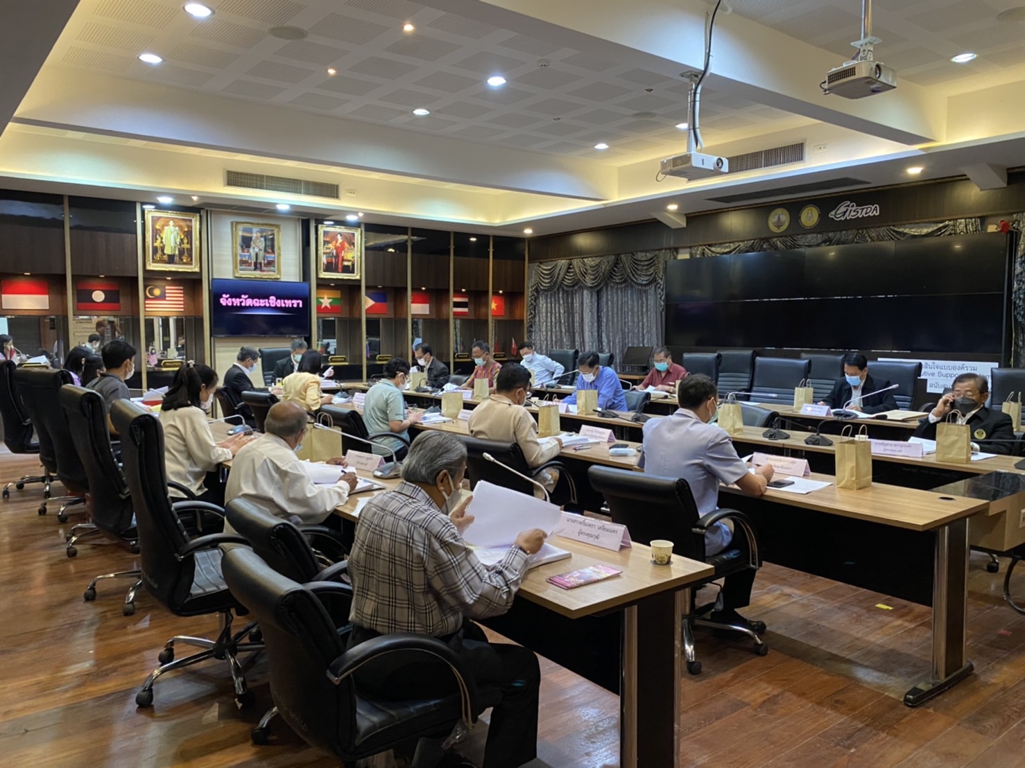 ???130 ปี กระทรวงมหาดไทย ? ฉะเชิงเทรา :แม่น้ำบางปะกงแหล่งชีวิต พระศักดิ์สิทธิ์หลวงพ่อโสธร พระยาศรีสุนทรปราชญ์ภาษาไทย เขาอ่างฤาไนป่าสมบูรณ์ ? ? ?พช.ฉะเชิงเทรา ร่วมประชุมคณะกรรมการพนักงานเทศบาลจังหวัดฉะเชิงเทรา (ก.ทจ.)