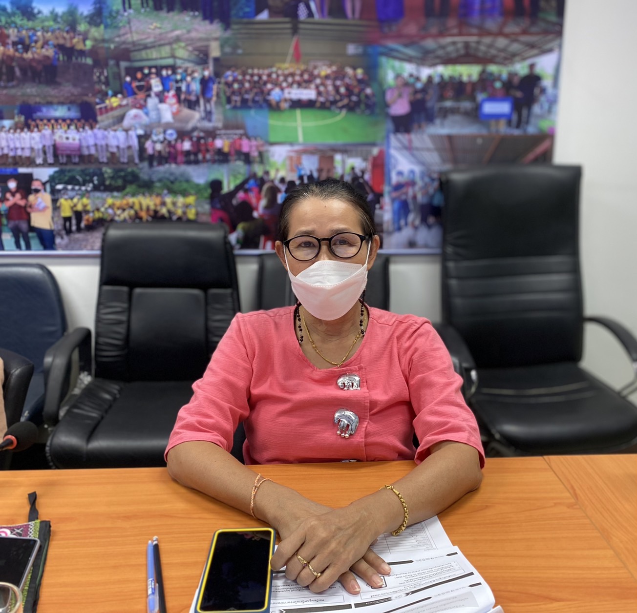 ???130 ปี กระทรวงมหาดไทย ? ฉะเชิงเทรา :แม่น้ำบางปะกงแหล่งชีวิต พระศักดิ์สิทธิ์หลวงพ่อโสธร พระยาศรีสุนทรปราชญ์ภาษาไทย เขาอ่างฤาไนป่าสมบูรณ์ ? ? ??พช.ฉะเชิงเทรา ร่วมประชุมชี้แจง เร่งรัด กำกับ ติดตาม การดำเนินงานกองทุนพัฒนาบทบาทสตรี ผ่านระบบวีดิทัศน์ทางไกล (Video Conference)