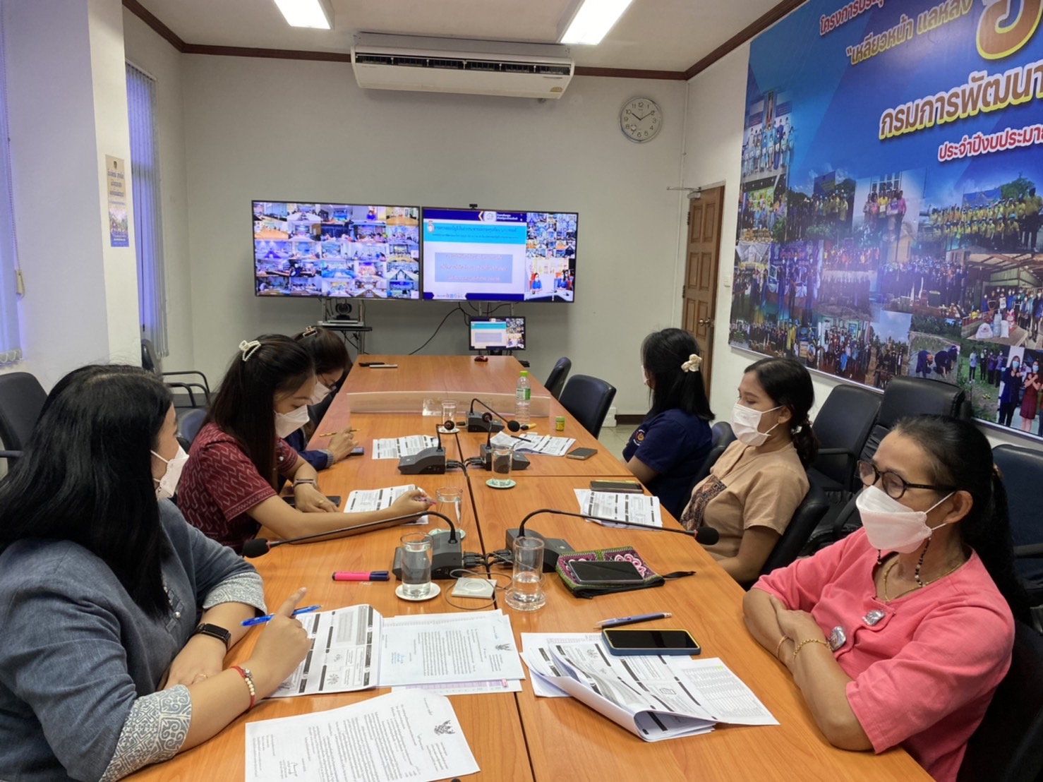 ???130 ปี กระทรวงมหาดไทย ? ฉะเชิงเทรา :แม่น้ำบางปะกงแหล่งชีวิต พระศักดิ์สิทธิ์หลวงพ่อโสธร พระยาศรีสุนทรปราชญ์ภาษาไทย เขาอ่างฤาไนป่าสมบูรณ์ ? ? ??พช.ฉะเชิงเทรา ร่วมประชุมชี้แจง เร่งรัด กำกับ ติดตาม การดำเนินงานกองทุนพัฒนาบทบาทสตรี ผ่านระบบวีดิทัศน์ทางไกล (Video Conference)