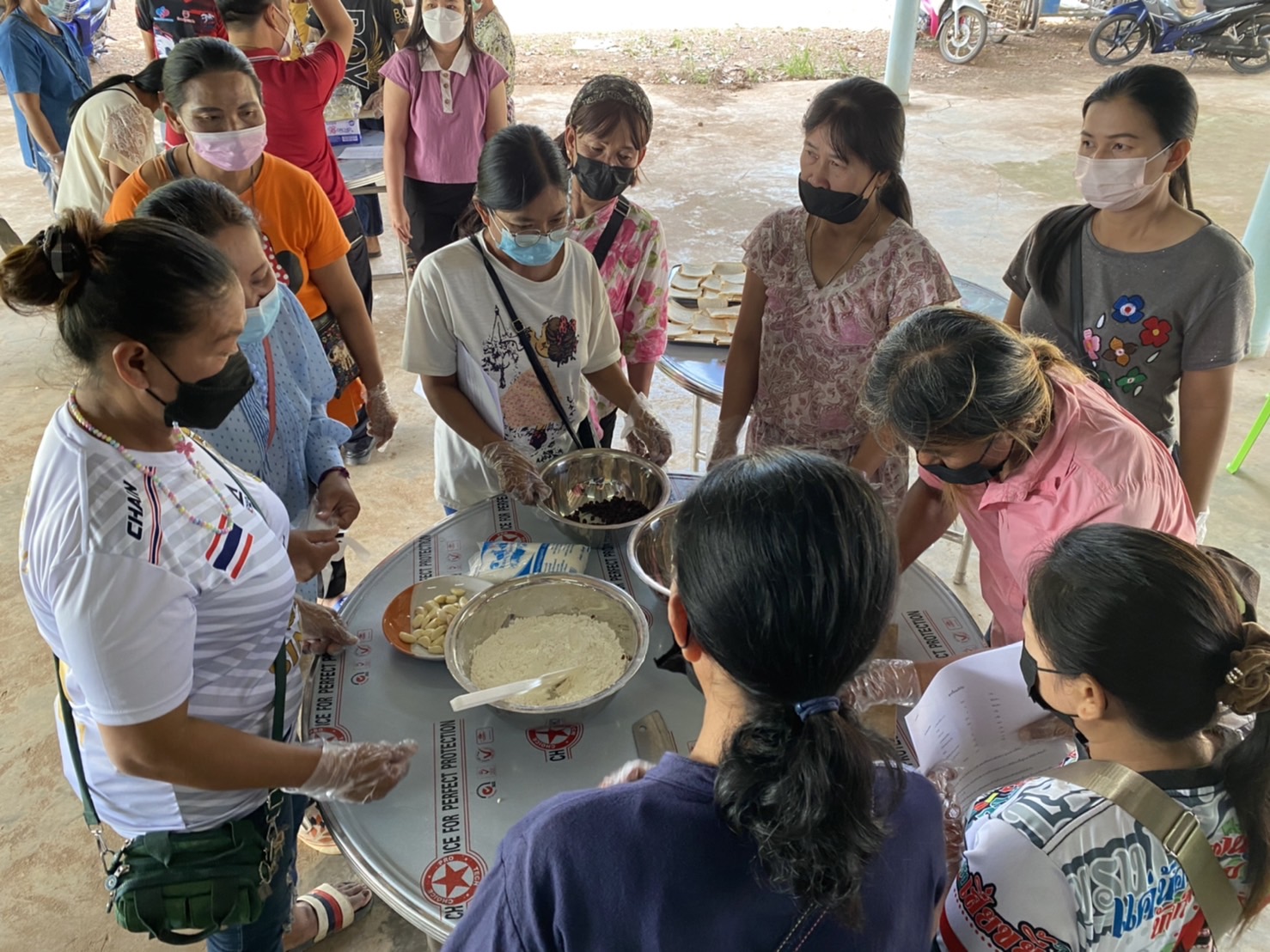 ☘️สำนักงานพัฒนาชุมชนจังหวัดฉะเชิงเทรา จัดโครงการส่งเสริมพัฒนาอาชีพและผลิตภัณฑ์ชุมชนในพื้นที่หมู่บ้านคนรักษ์ช้างตามหลักปรัชญาของเศรษฐกิจพอเพียง