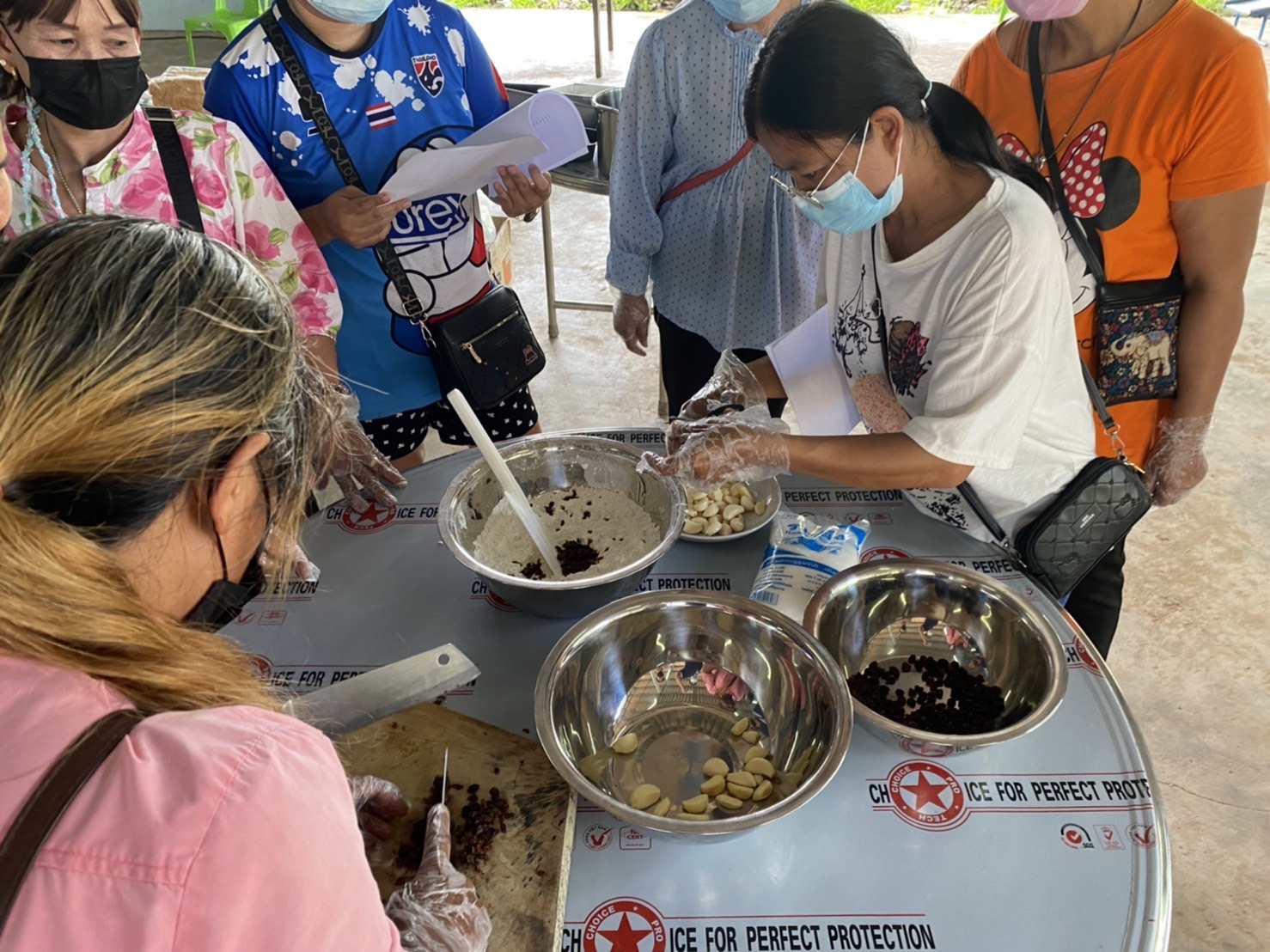 ☘️สำนักงานพัฒนาชุมชนจังหวัดฉะเชิงเทรา จัดโครงการส่งเสริมพัฒนาอาชีพและผลิตภัณฑ์ชุมชนในพื้นที่หมู่บ้านคนรักษ์ช้างตามหลักปรัชญาของเศรษฐกิจพอเพียง