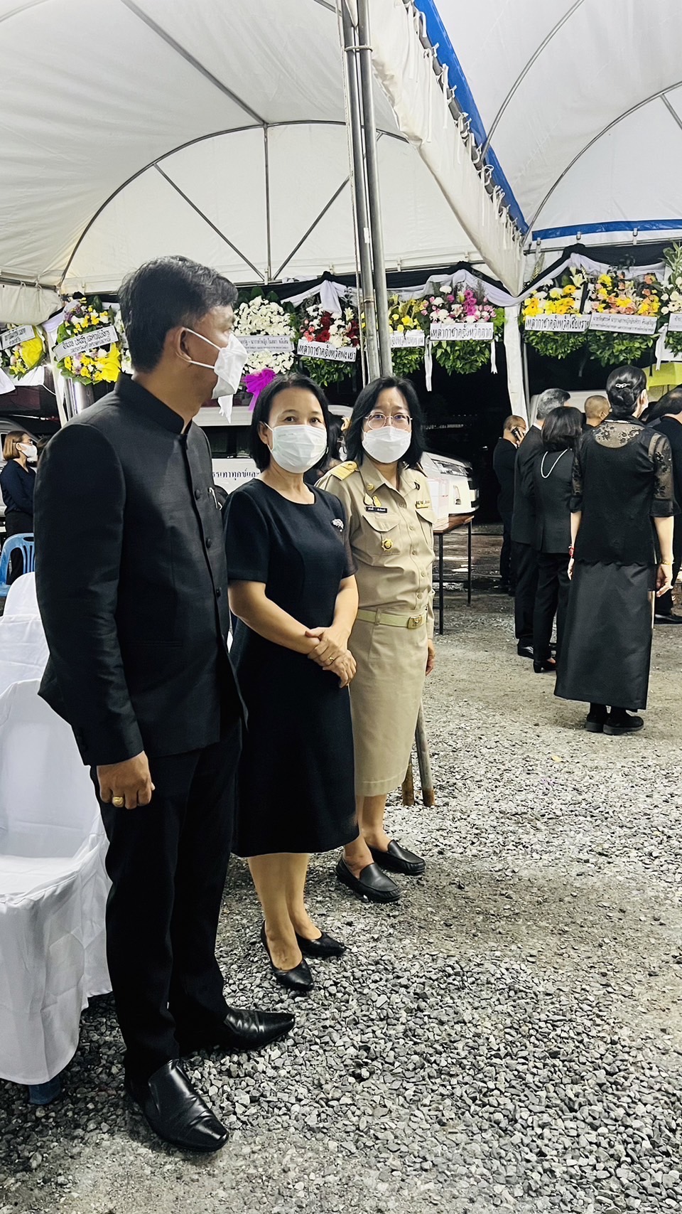 อธิบดีกรมการพัฒนาชุมชนพร้อมด้วยข้าราชการกรมการพัฒนาชุมชนจังหวัดฉะเชิงเทราร่วมสวดพระอภิธรรมศพนายพีระ บุญราช บิดาของนายกฤษฎา บุญราช อดีตปลัดกระทรวงมหาดไทย