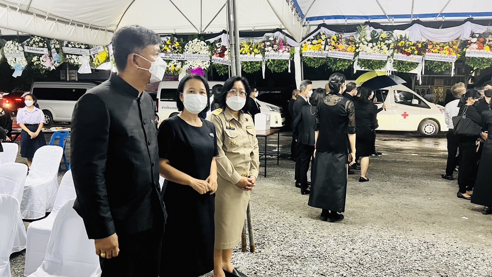 อธิบดีกรมการพัฒนาชุมชนพร้อมด้วยข้าราชการกรมการพัฒนาชุมชนจังหวัดฉะเชิงเทราร่วมสวดพระอภิธรรมศพนายพีระ บุญราช บิดาของนายกฤษฎา บุญราช อดีตปลัดกระทรวงมหาดไทย