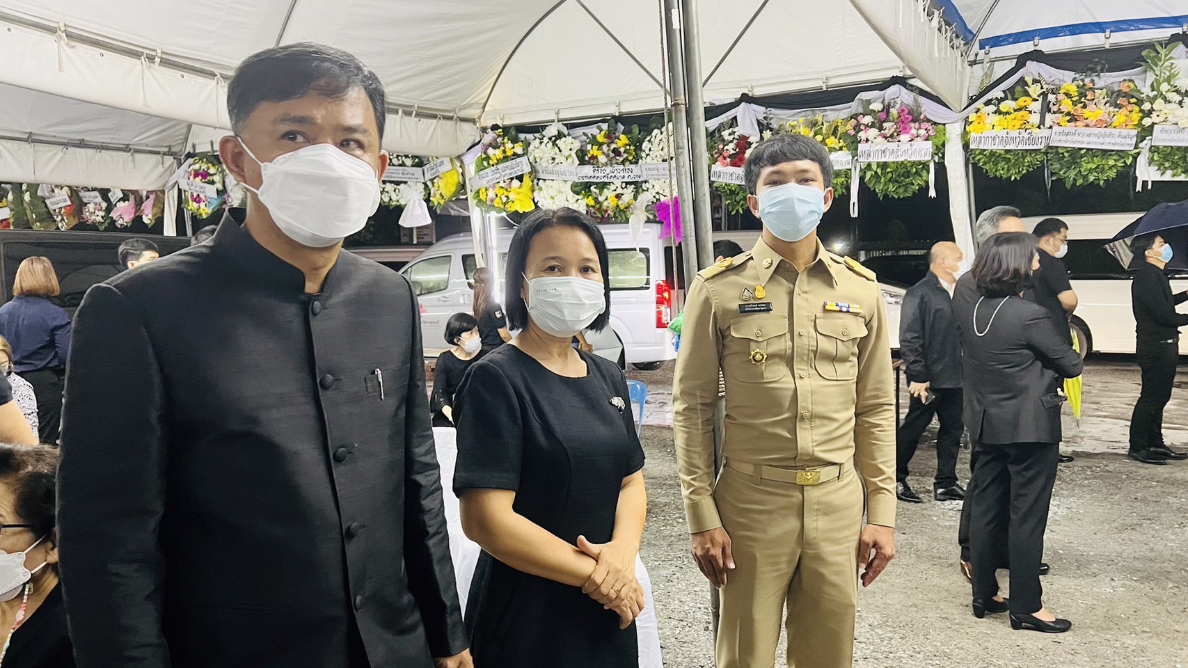 อธิบดีกรมการพัฒนาชุมชนพร้อมด้วยข้าราชการกรมการพัฒนาชุมชนจังหวัดฉะเชิงเทราร่วมสวดพระอภิธรรมศพนายพีระ บุญราช บิดาของนายกฤษฎา บุญราช อดีตปลัดกระทรวงมหาดไทย