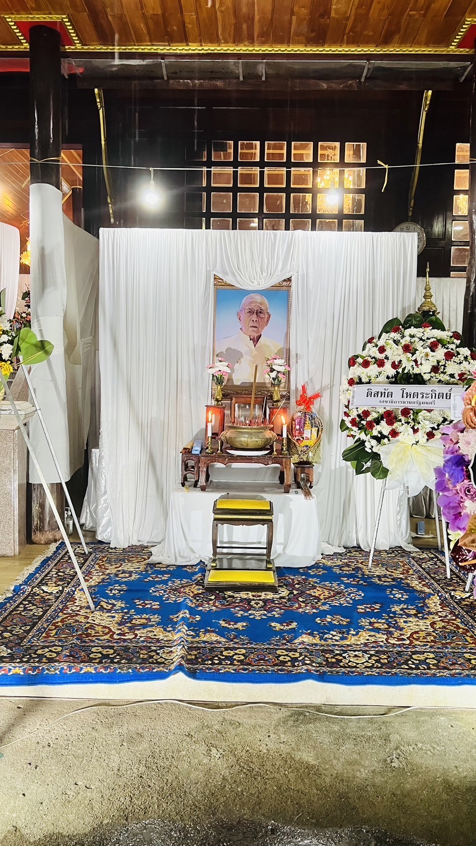 อธิบดีกรมการพัฒนาชุมชนพร้อมด้วยข้าราชการกรมการพัฒนาชุมชนจังหวัดฉะเชิงเทราร่วมสวดพระอภิธรรมศพนายพีระ บุญราช บิดาของนายกฤษฎา บุญราช อดีตปลัดกระทรวงมหาดไทย