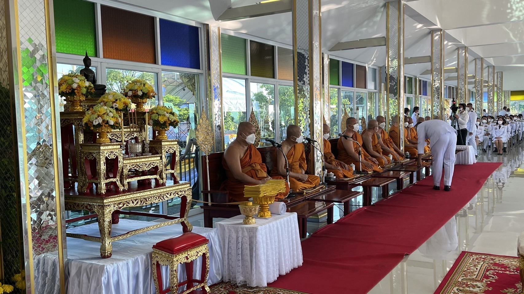 ???พช.ฉะเชิงเทรา ร่วมกิจกรรมพิธีทำบุญตักบาตรถวายพระราชกุศล เนื่องในวันคล้ายวันสวรรคตพระบาทสมเด็จพระบรมชนกาธิเบศร มหาภูมิพลอดุลยเดชมหาราช บรมนาถบพิตร