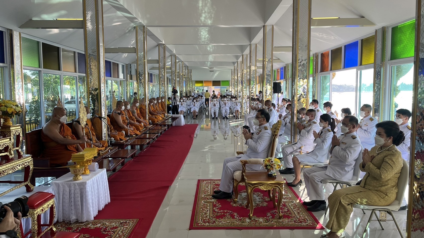 ???พช.ฉะเชิงเทรา ร่วมกิจกรรมพิธีทำบุญตักบาตรถวายพระราชกุศล เนื่องในวันคล้ายวันสวรรคตพระบาทสมเด็จพระบรมชนกาธิเบศร มหาภูมิพลอดุลยเดชมหาราช บรมนาถบพิตร