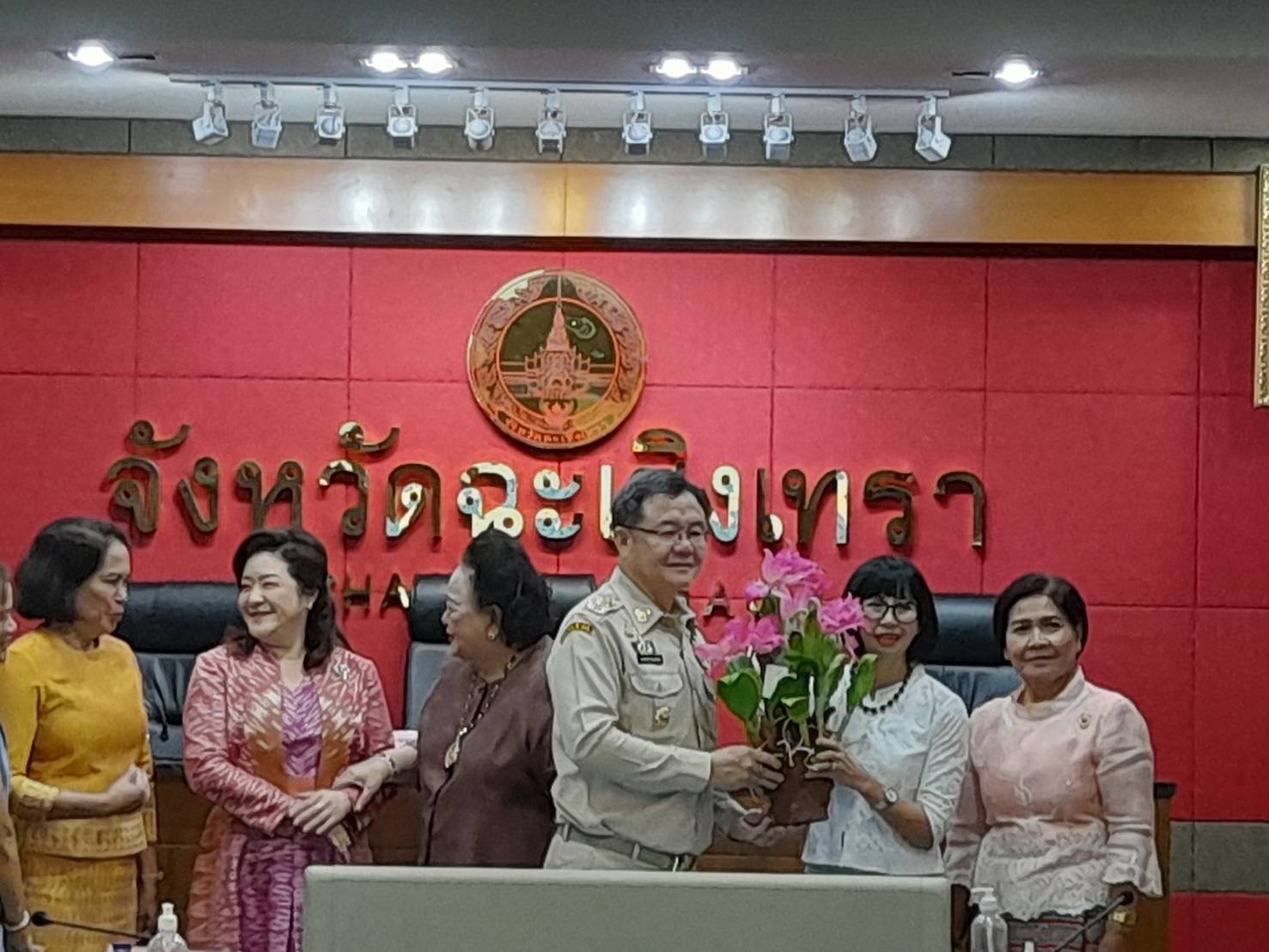 ?️??‍?พช.ฉะเชิงเทรา ร่วมประชุมสมาชิกชมรมแม่บ้านมหาดไทย จังหวัดฉะเชิงเทรา ครั้งที่ 1/2565