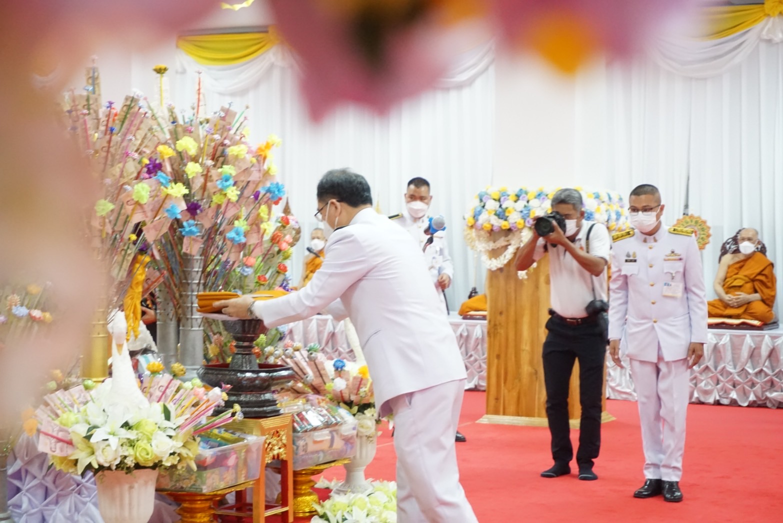 พช.ฉะเชิงเทรา ร่วมงานพิธีทอดผ้าป่าสนับสนุนโครงการทุนเล่าเรียนหลวงสำหรับพระสงฆ์ไทย ประจำปี 2565