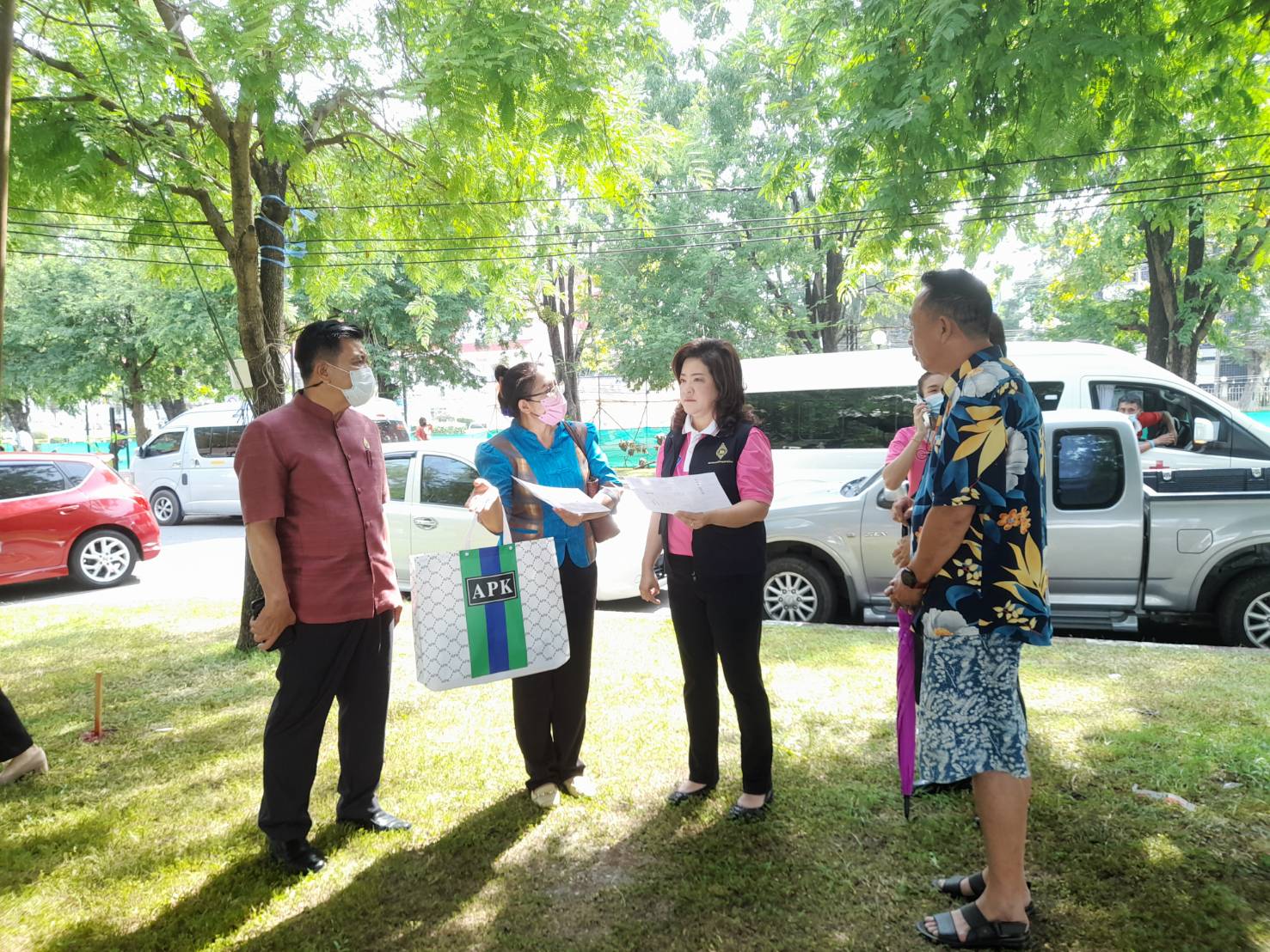 ?️??? พช.ฉะเชิงเทรา ร่วมเตรียมสถานที่จัดแสดงกิจกรรมของชมรมแม่บ้านมหาดไทยจังหวัดฉะเชิงเทรา ในงานนมัสการหลวงพ่อโสธรและงานประจำปีจังหวัดฉะเชิงเทรา