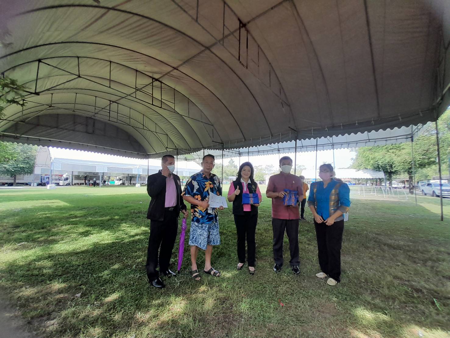 ?️??? พช.ฉะเชิงเทรา ร่วมเตรียมสถานที่จัดแสดงกิจกรรมของชมรมแม่บ้านมหาดไทยจังหวัดฉะเชิงเทรา ในงานนมัสการหลวงพ่อโสธรและงานประจำปีจังหวัดฉะเชิงเทรา