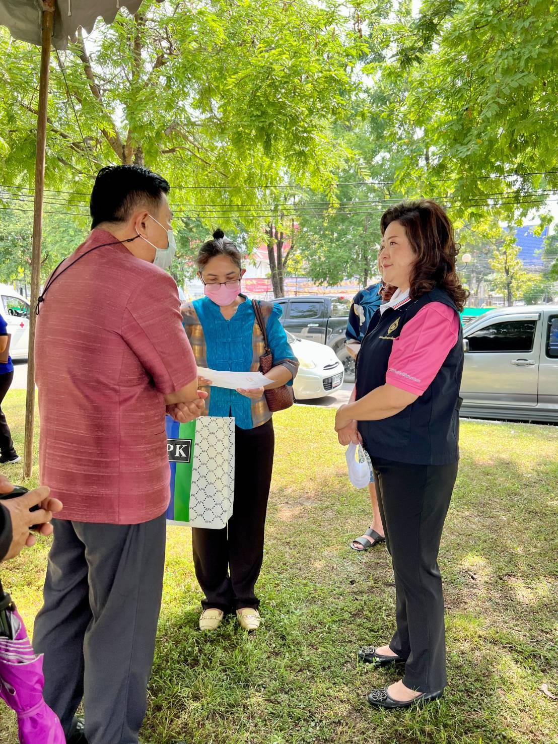 ?️??? พช.ฉะเชิงเทรา ร่วมเตรียมสถานที่จัดแสดงกิจกรรมของชมรมแม่บ้านมหาดไทยจังหวัดฉะเชิงเทรา ในงานนมัสการหลวงพ่อโสธรและงานประจำปีจังหวัดฉะเชิงเทรา