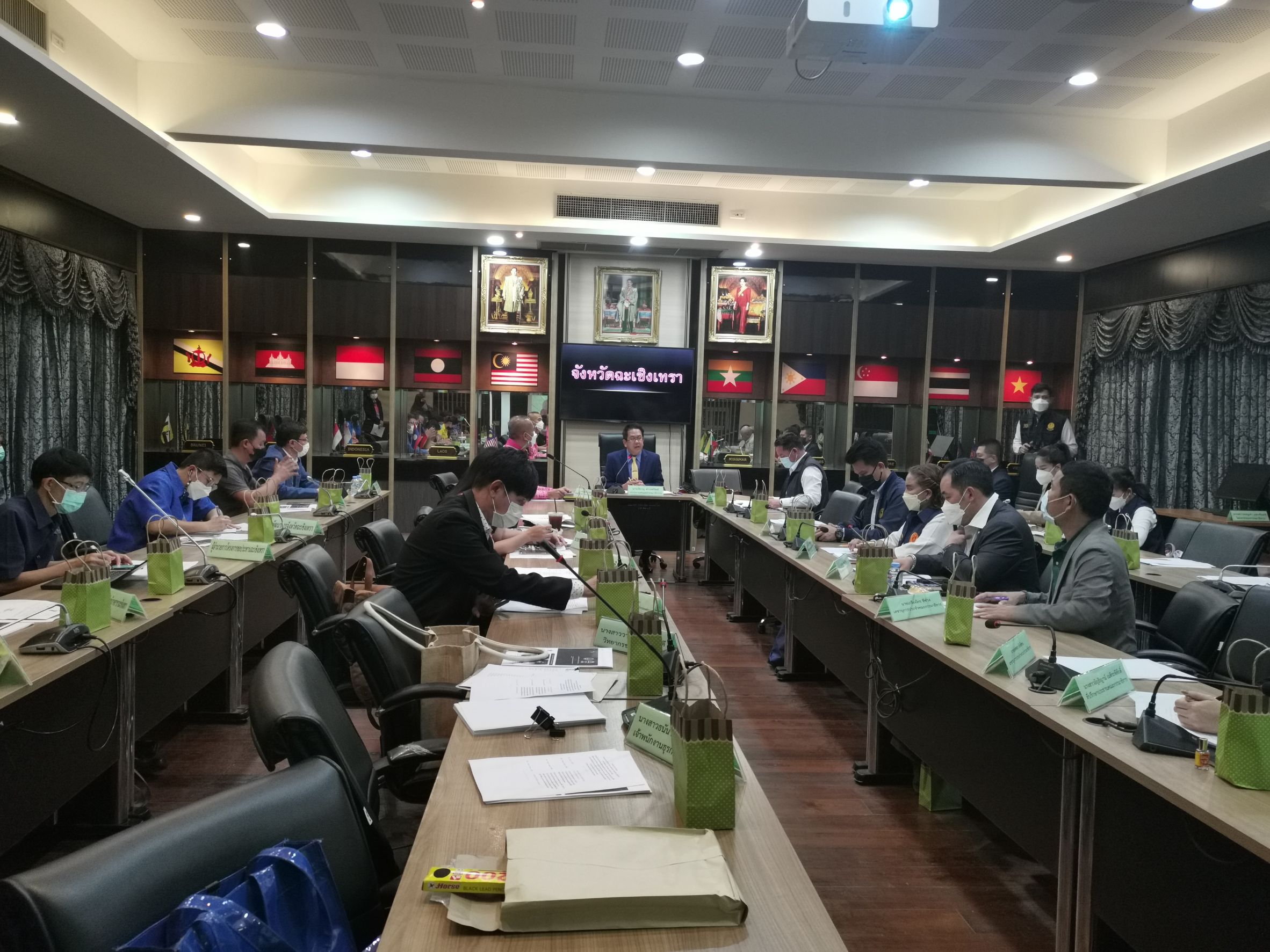 ?️??‍?พช.ฉะเชิงเทราร่วมประชุมติดตามผลการดำเนินงานของสถาบันบริหารจัดการธนาคารที่ดิน (องค์การมหาชน) ในการช่วยเหลือเกษตรและผู้ยากจนที่ไม่มีที่ดินทำกิน