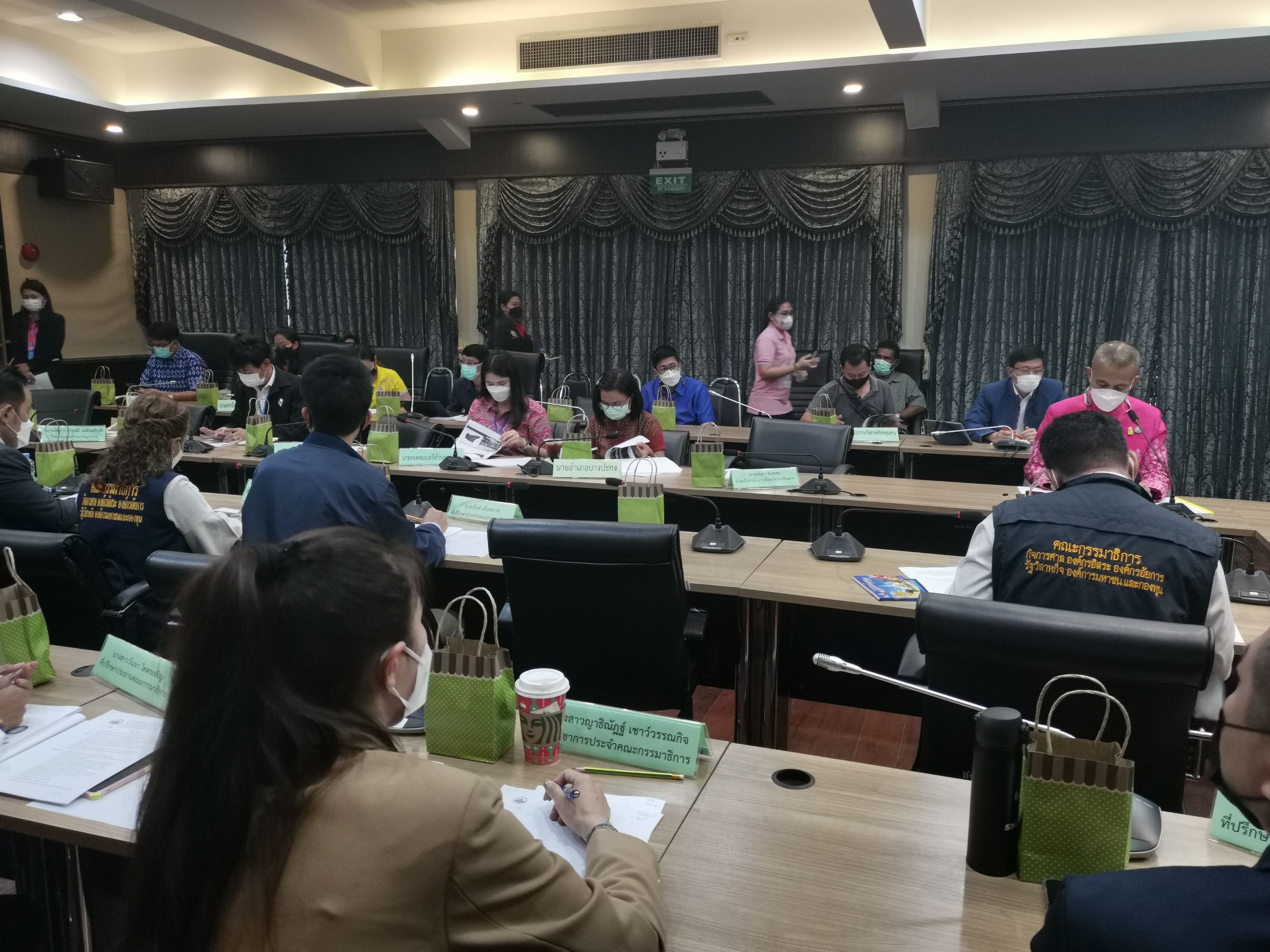 ?️??‍?พช.ฉะเชิงเทราร่วมประชุมติดตามผลการดำเนินงานของสถาบันบริหารจัดการธนาคารที่ดิน (องค์การมหาชน) ในการช่วยเหลือเกษตรและผู้ยากจนที่ไม่มีที่ดินทำกิน